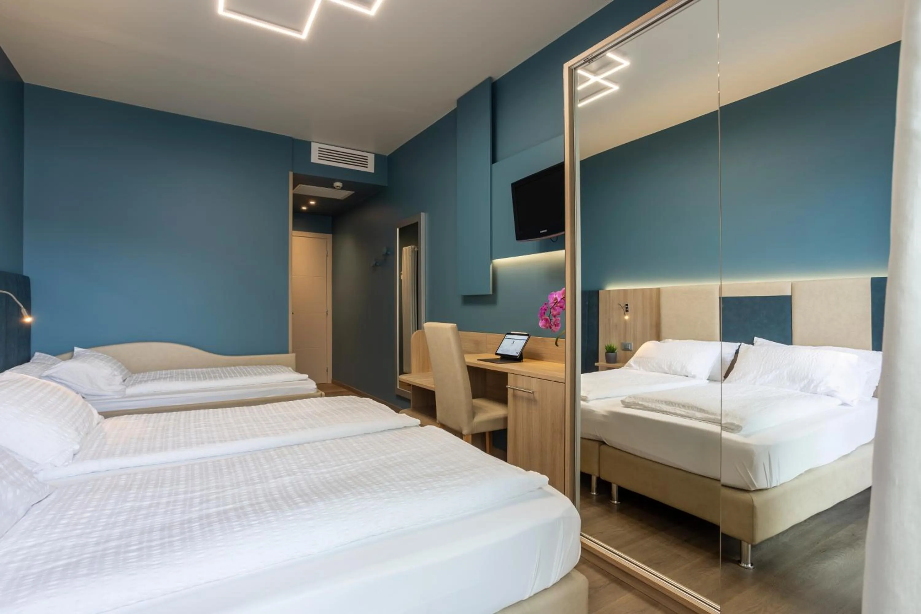 Photo of the whole room, Bed in Hotel Veronesi