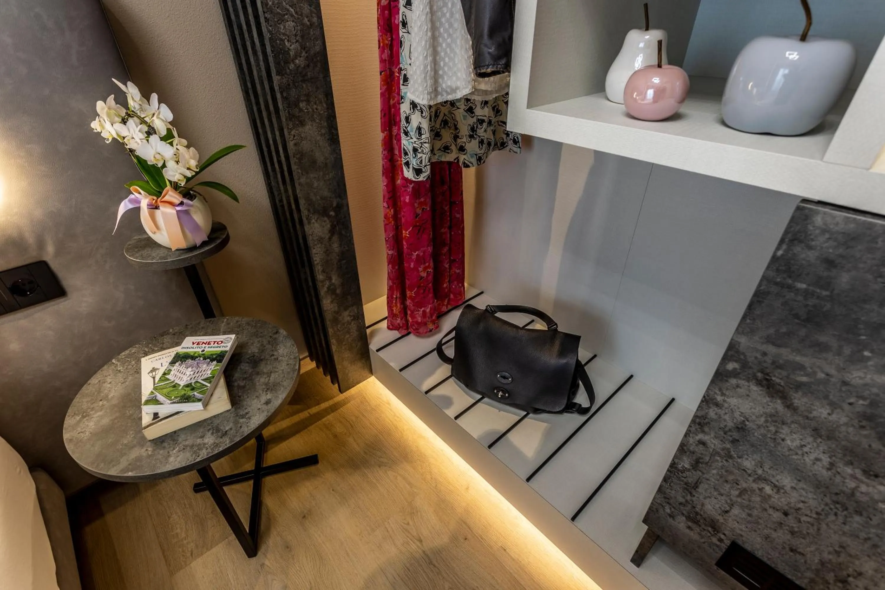 wardrobe in Hotel Veronesi