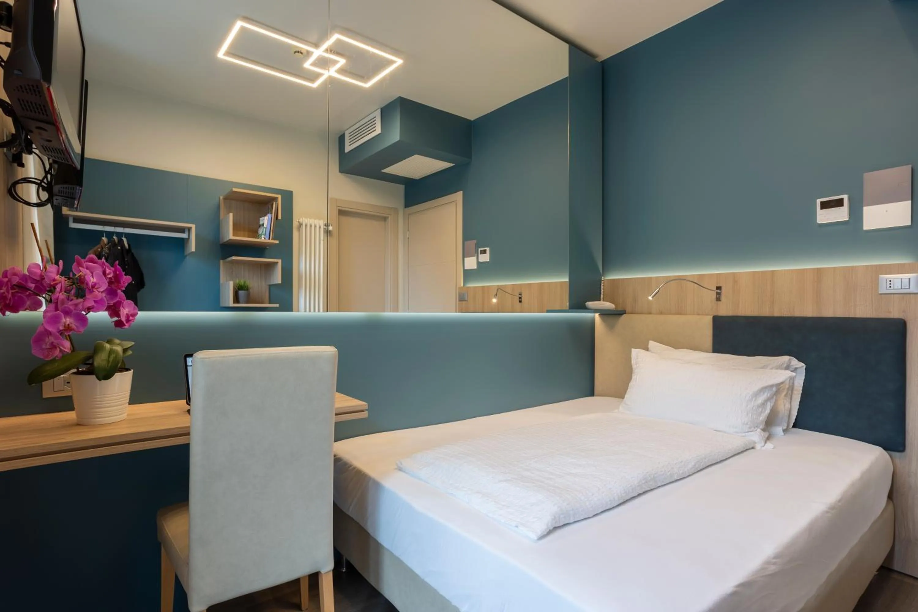 Photo of the whole room, Bed in Hotel Veronesi