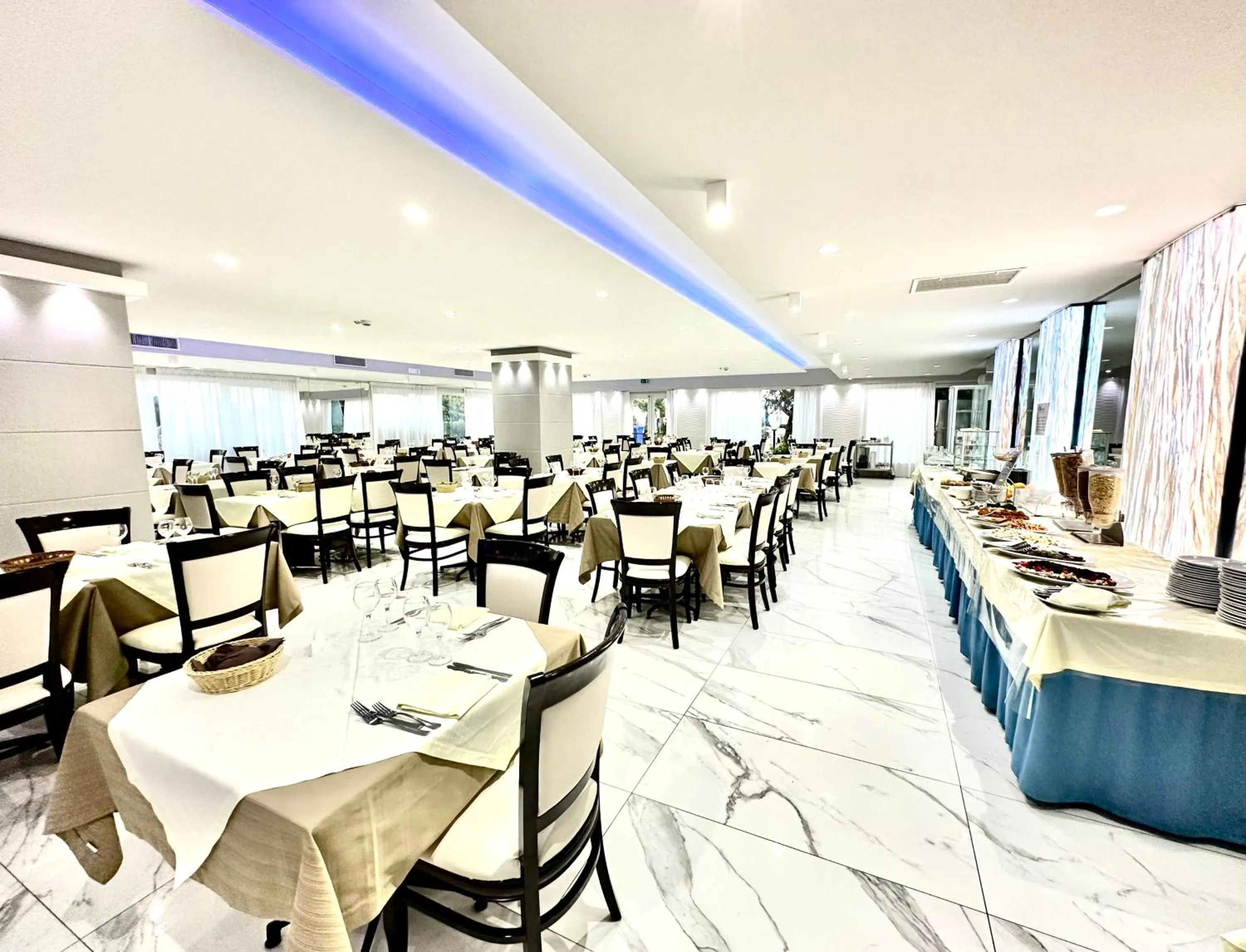 Restaurant/places to eat in Hotel Blu