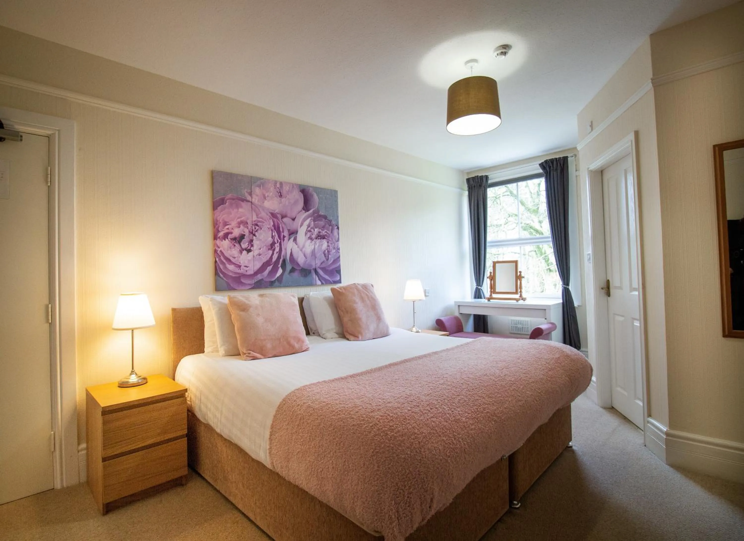 Bedroom, Bed in Newton House Hotel