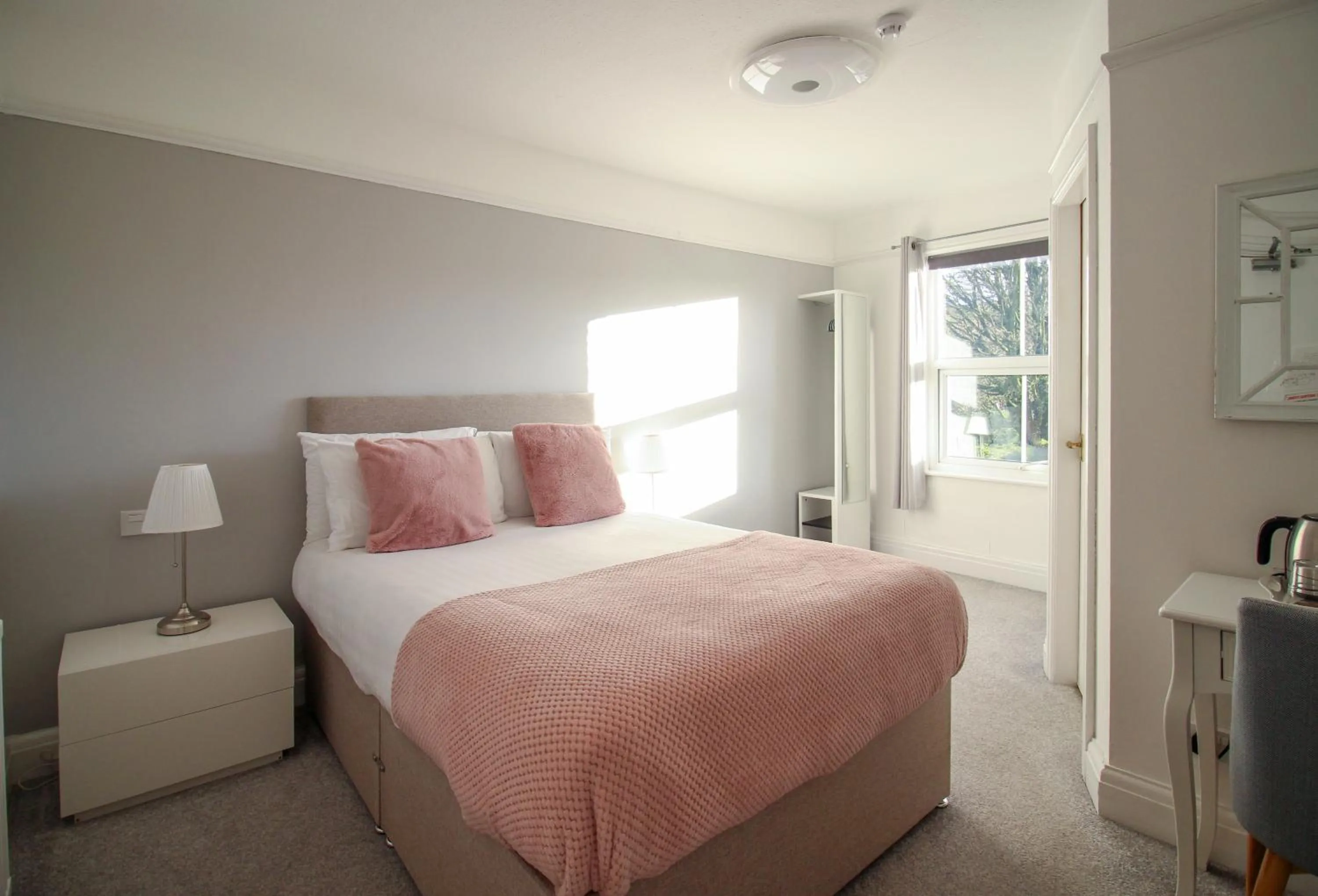 Bedroom, Bed in Newton House Hotel