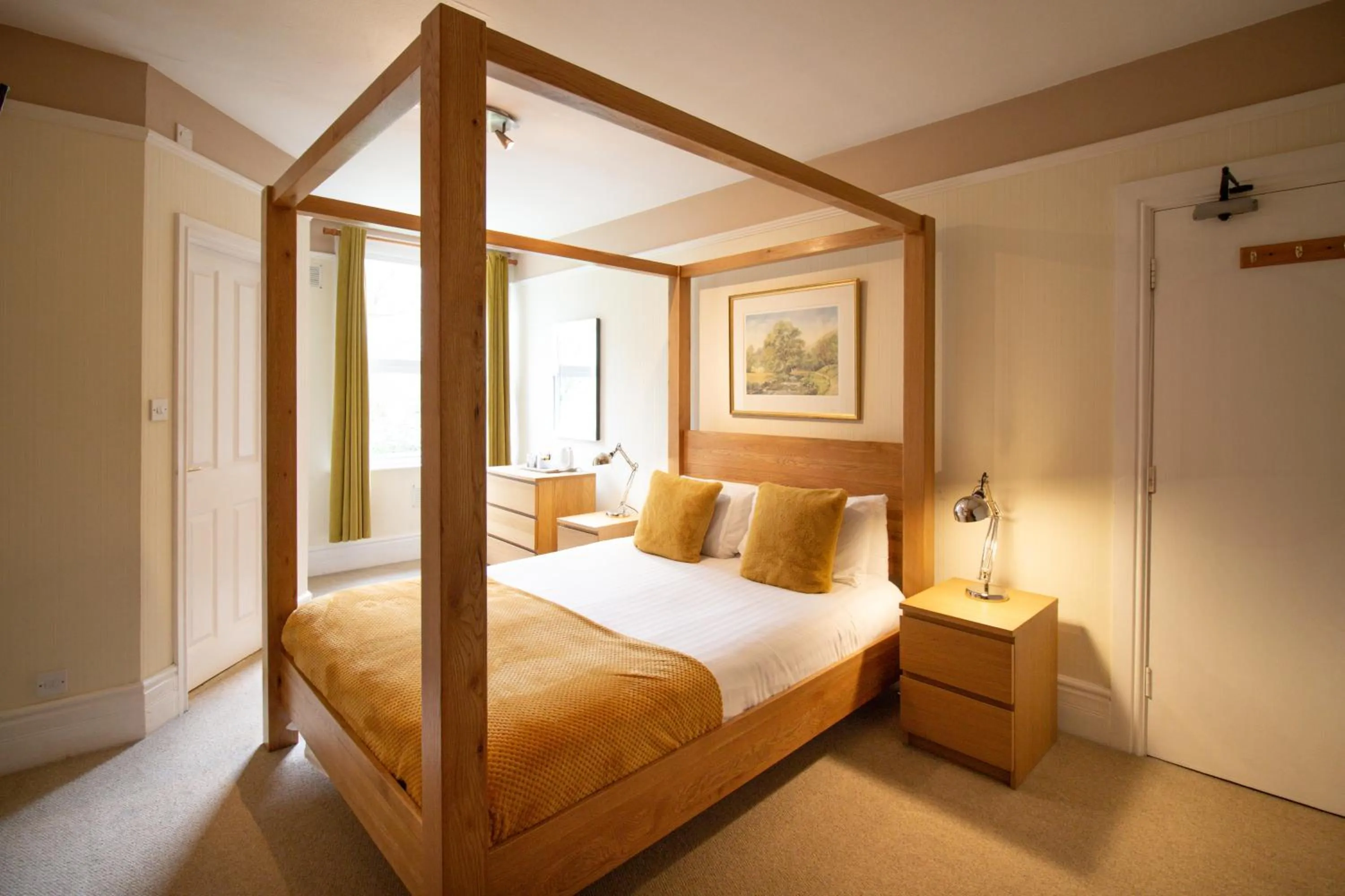 Bedroom, Bed in Newton House Hotel