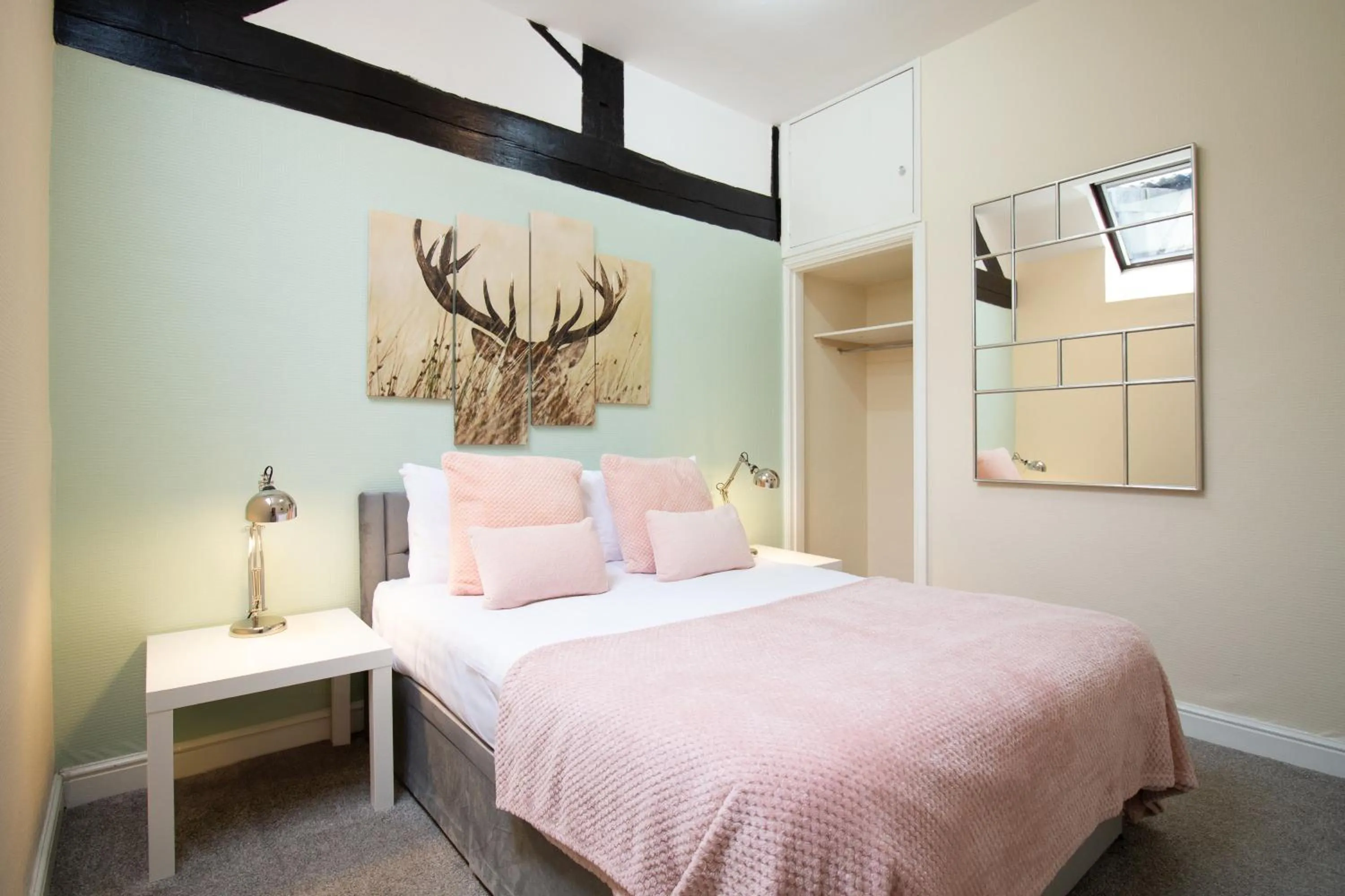 Bedroom, Bed in Newton House Hotel