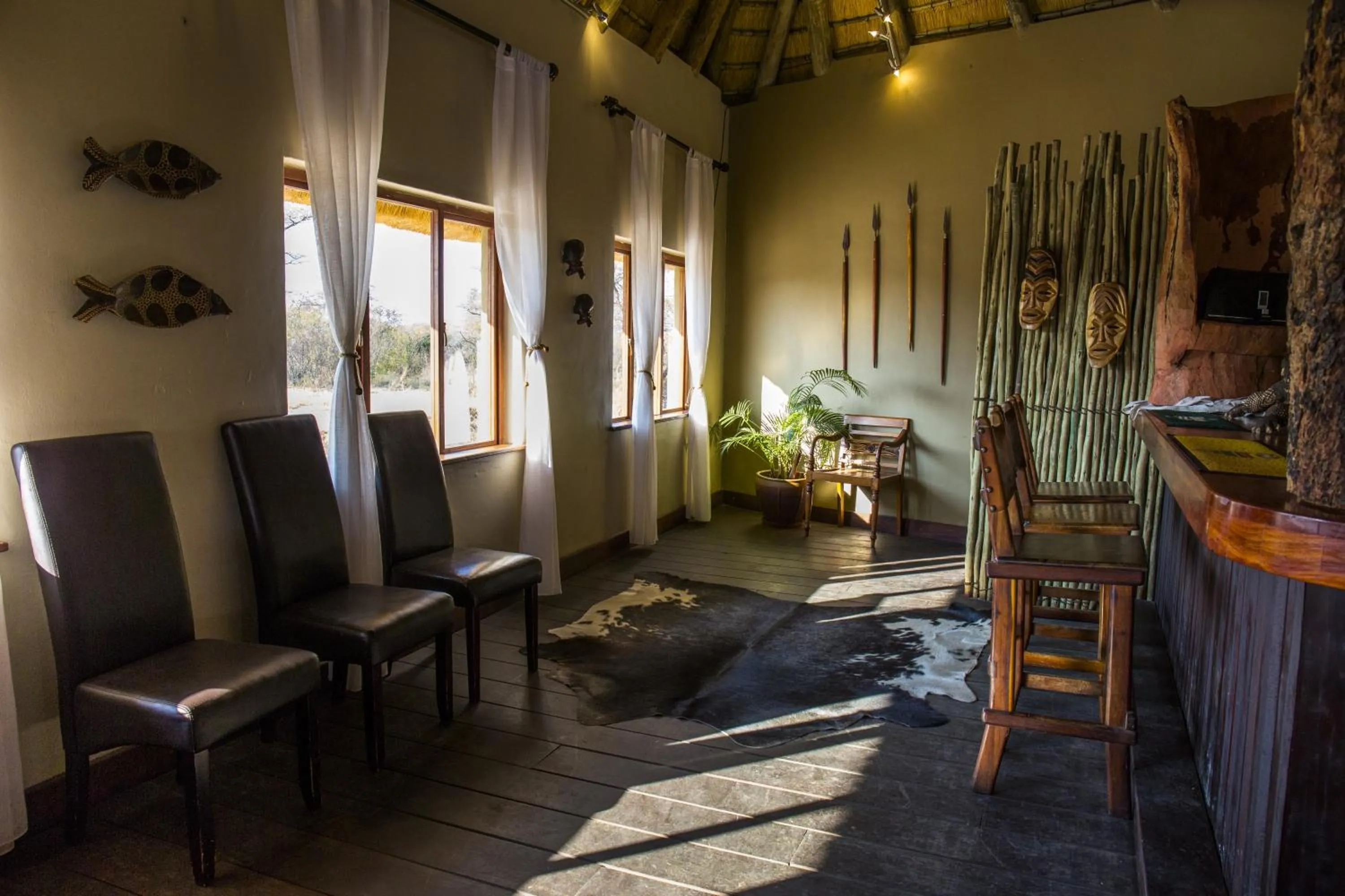 Lounge or bar in Gondwana Hakusembe River Lodge