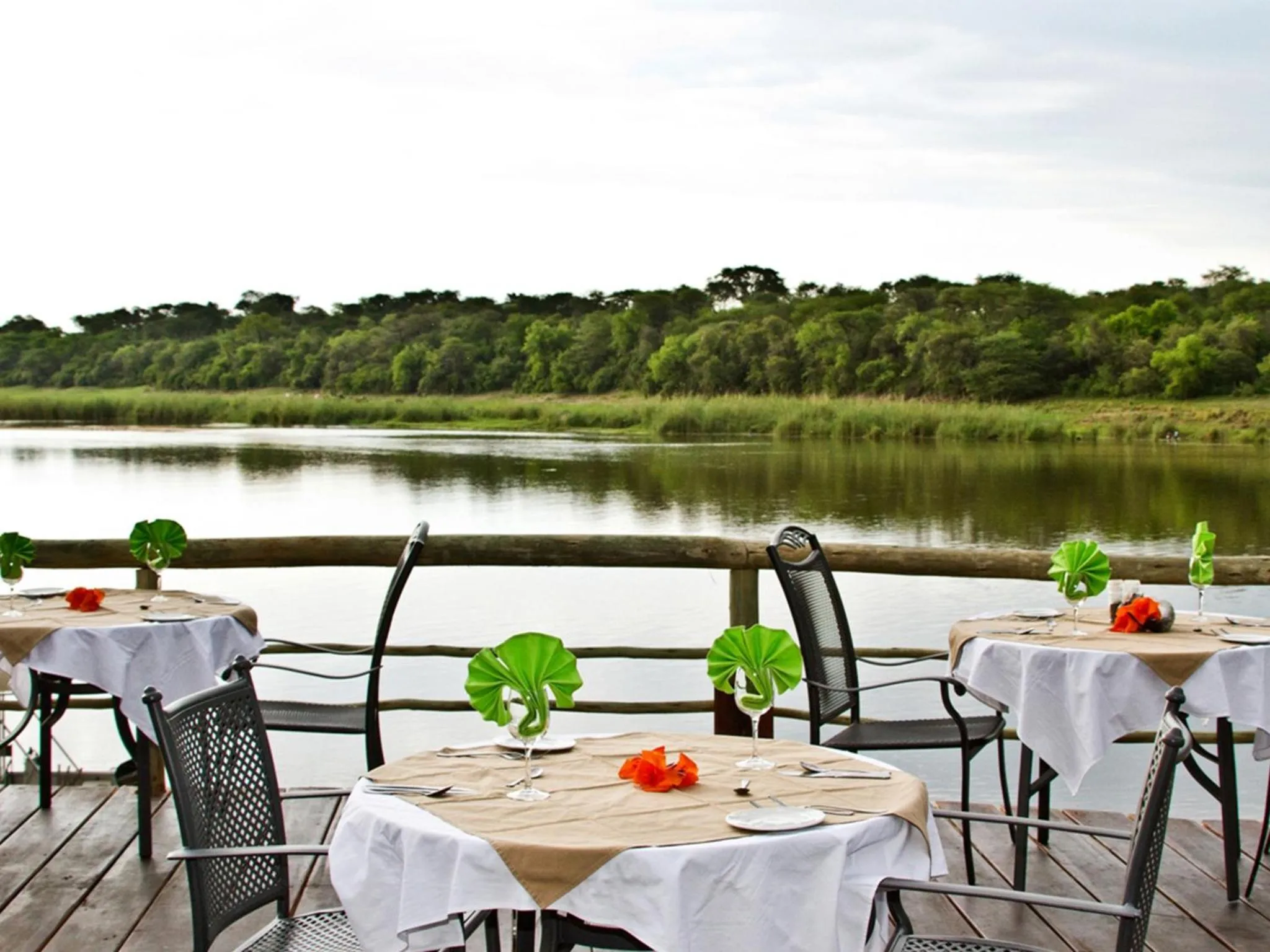 Restaurant/places to eat in Gondwana Hakusembe River Lodge