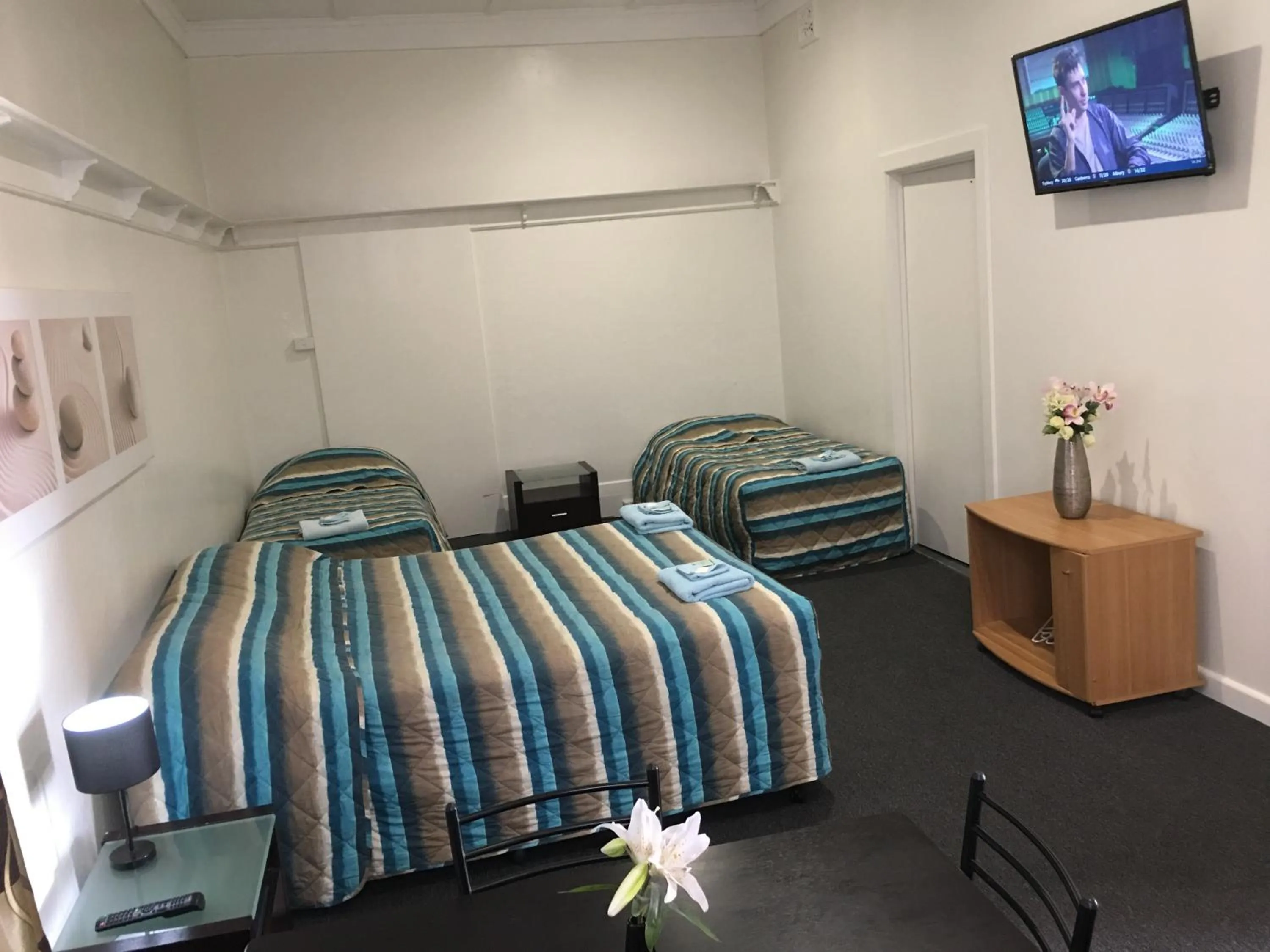 Property building, Bed in Albury Central Motel