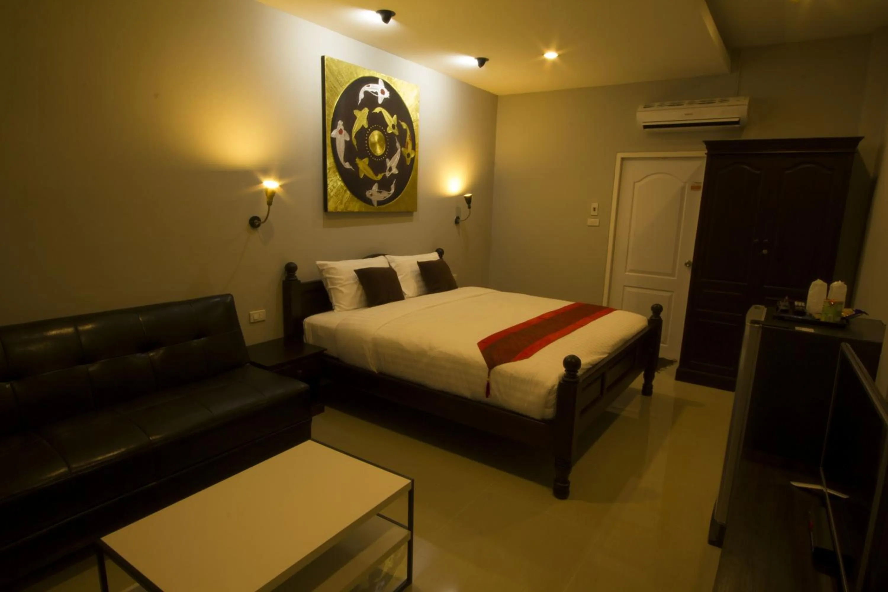 Photo of the whole room, Bed in The Rise Resort