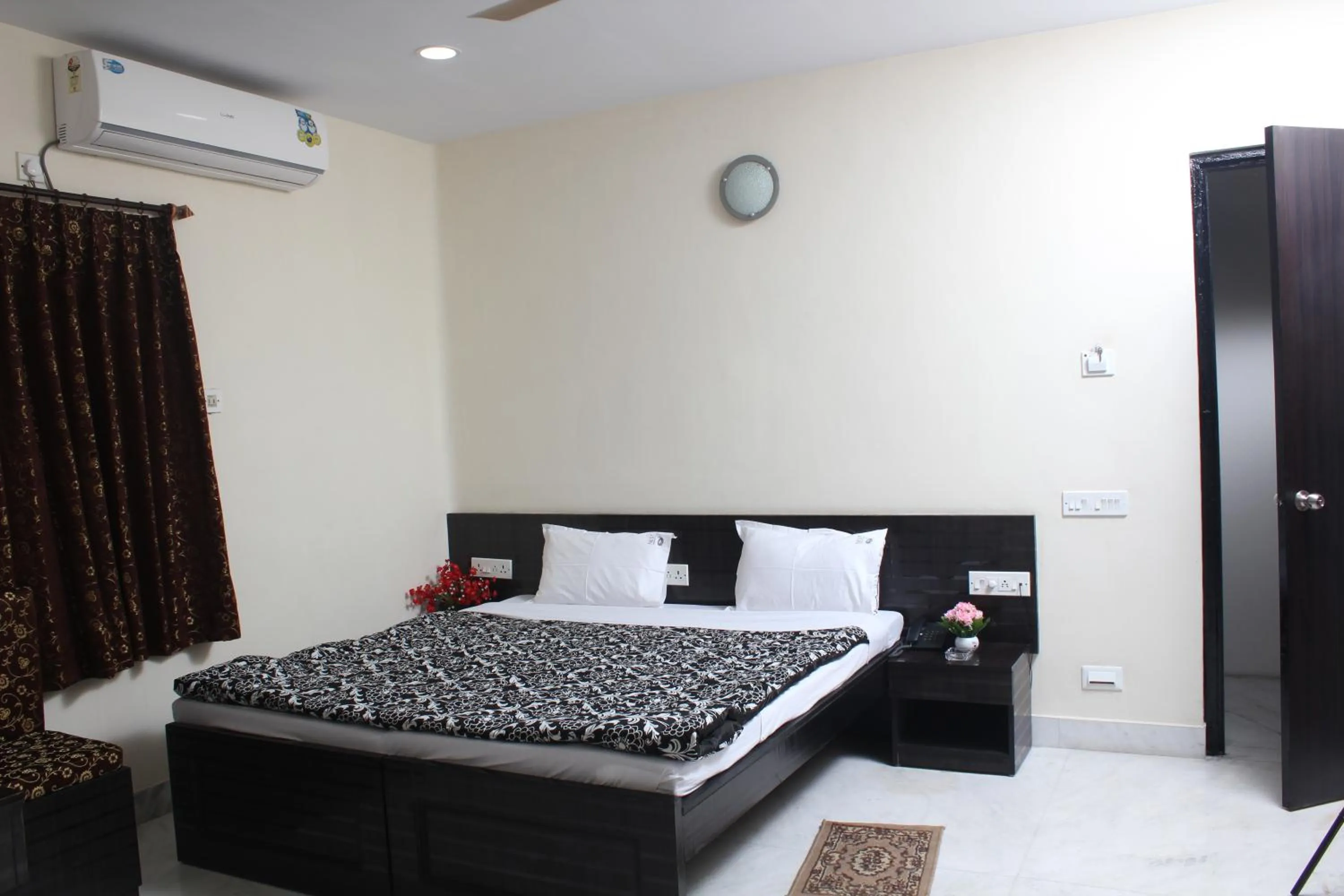 Photo of the whole room, Bed in Hotel Nest International