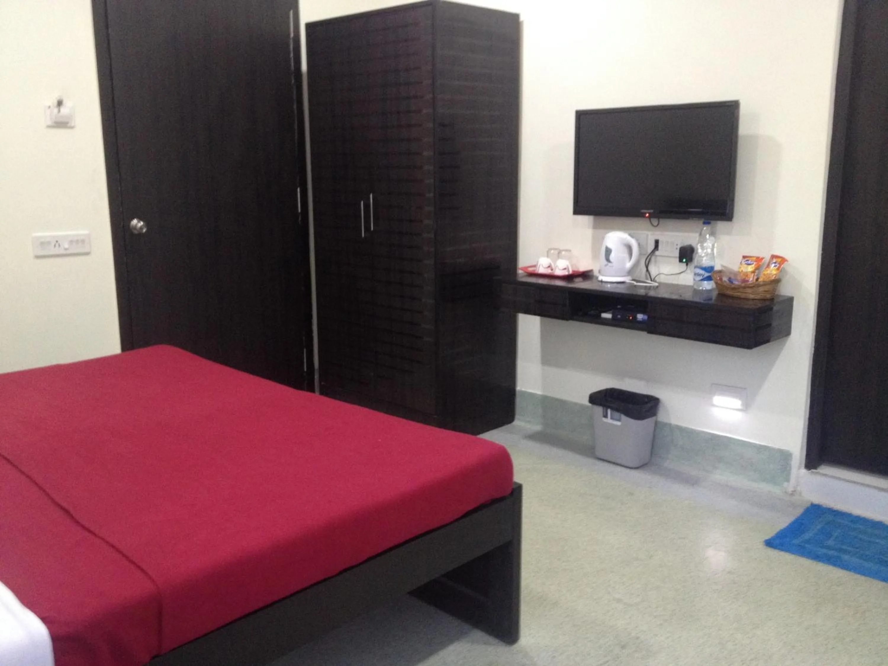 Food and drinks, Bed in Hotel Nest International