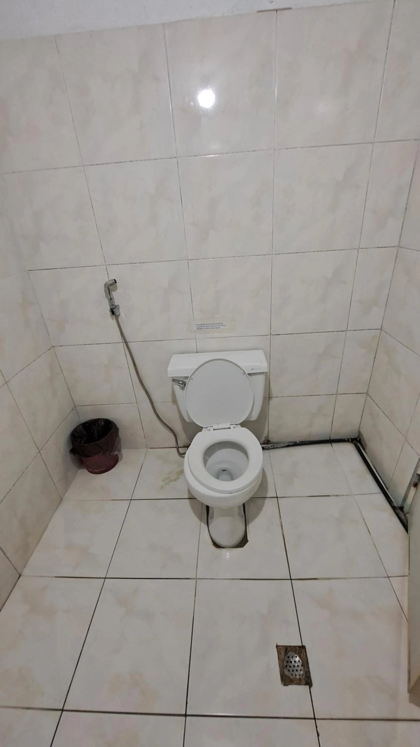 Toilet in Paseo Del Mar Seaside Inn