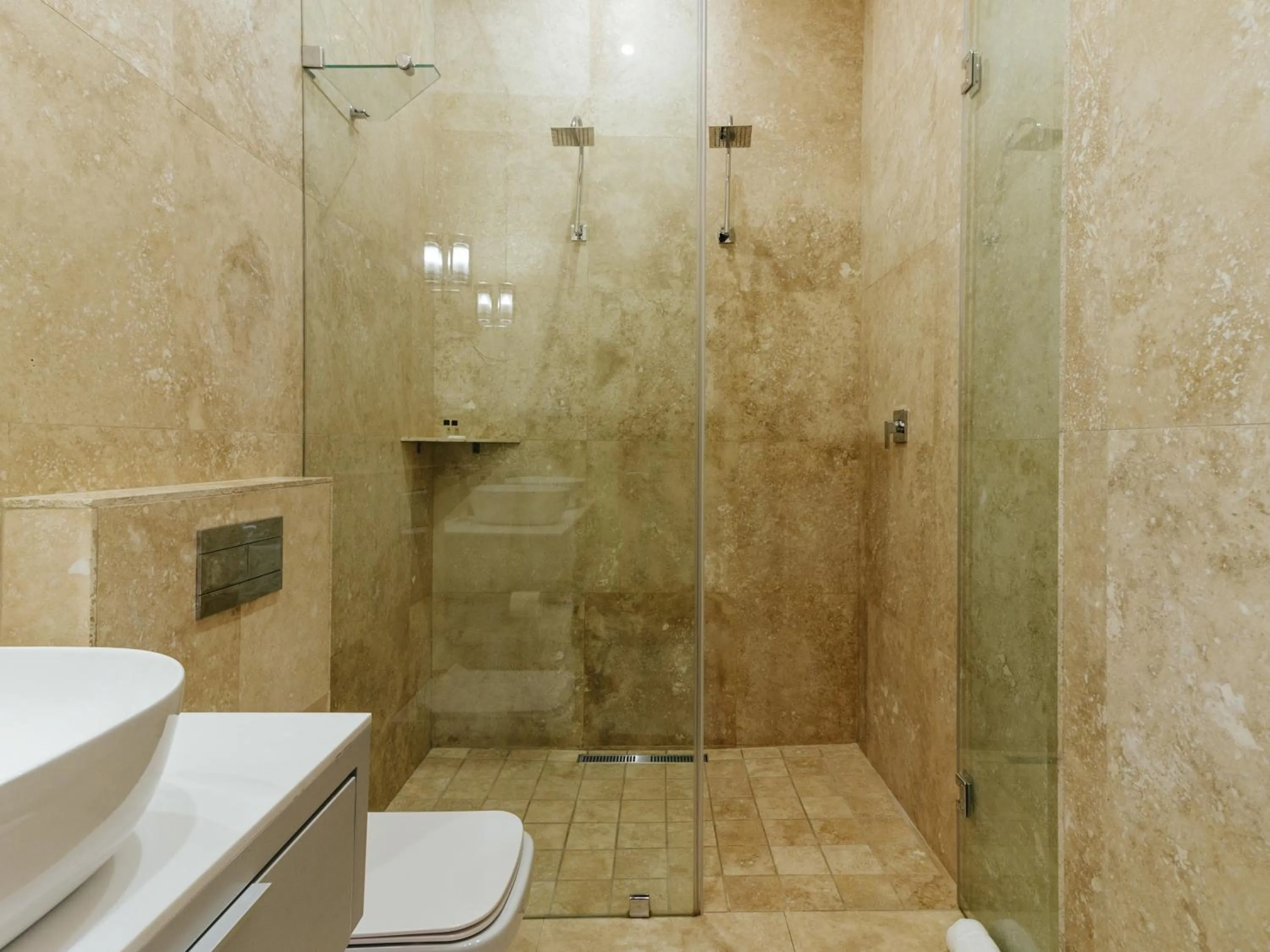 Shower in Fleur du Soleil Luxury Guesthouse