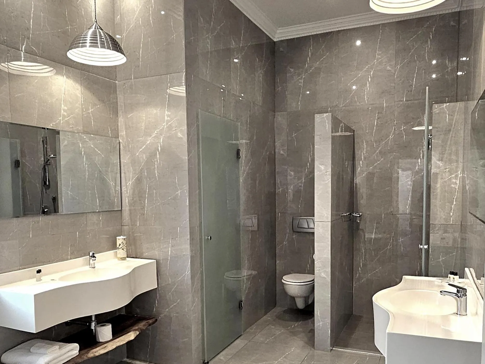 Shower in Fleur du Soleil Luxury Guesthouse