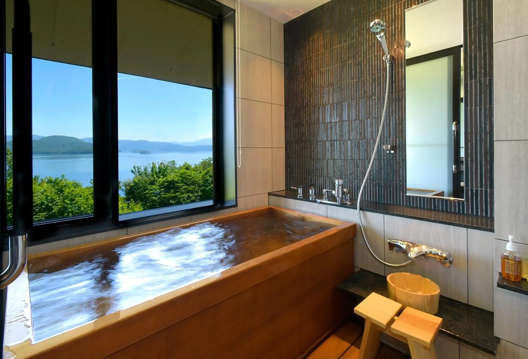 Bath in Hotel Premium Lake TOYA