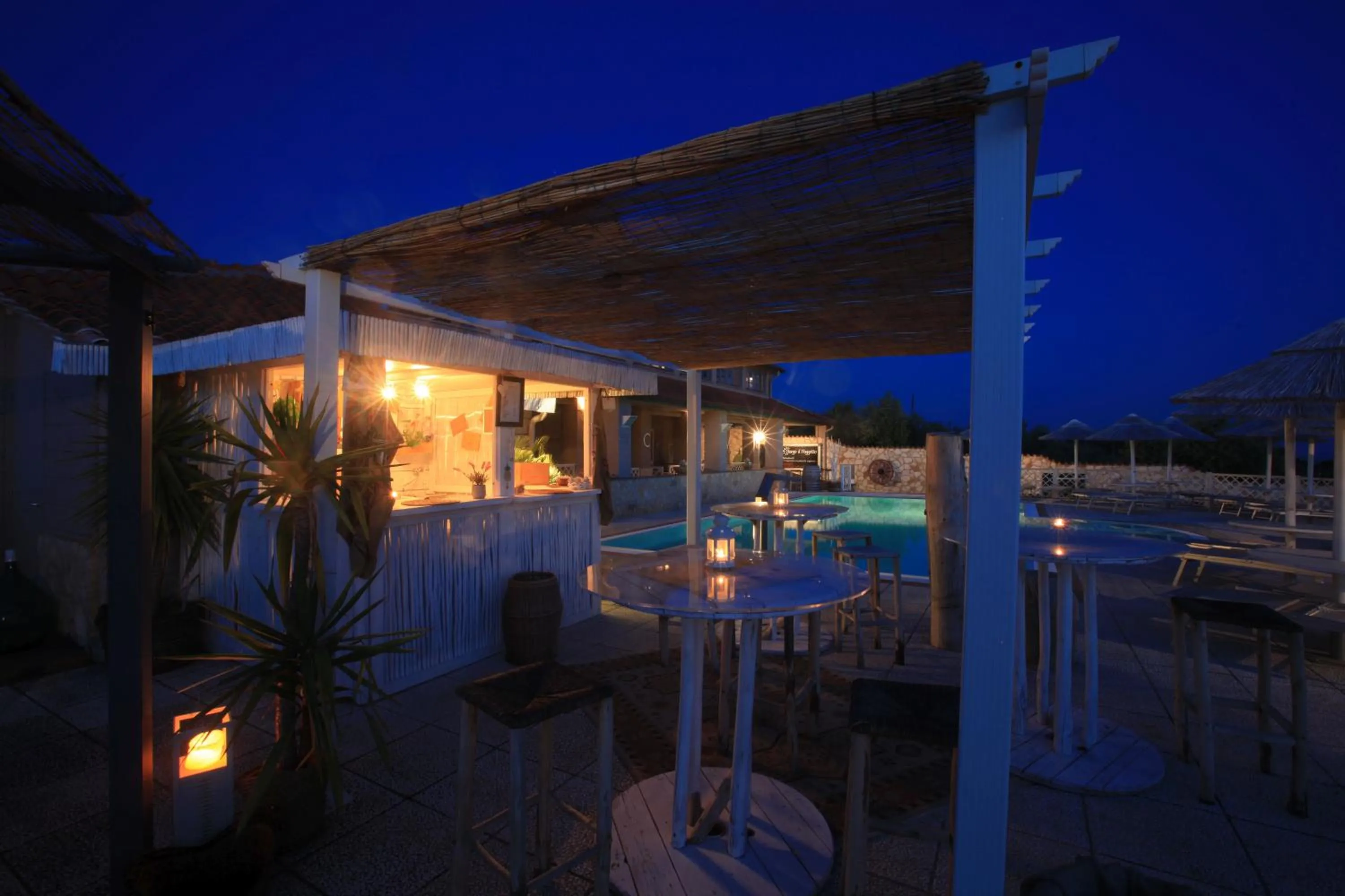 Restaurant/places to eat in MORF suites