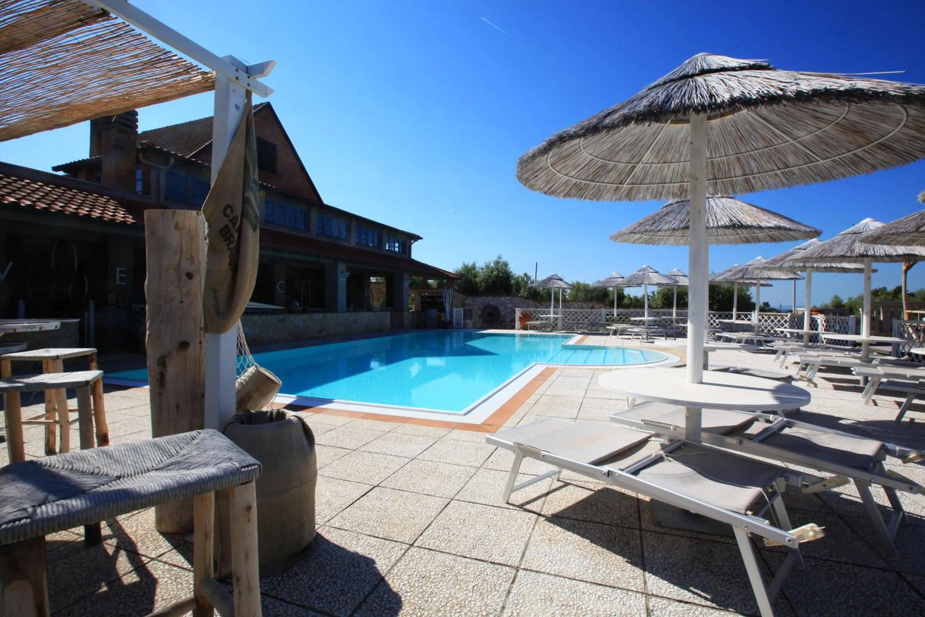 Restaurant/places to eat in MORF suites