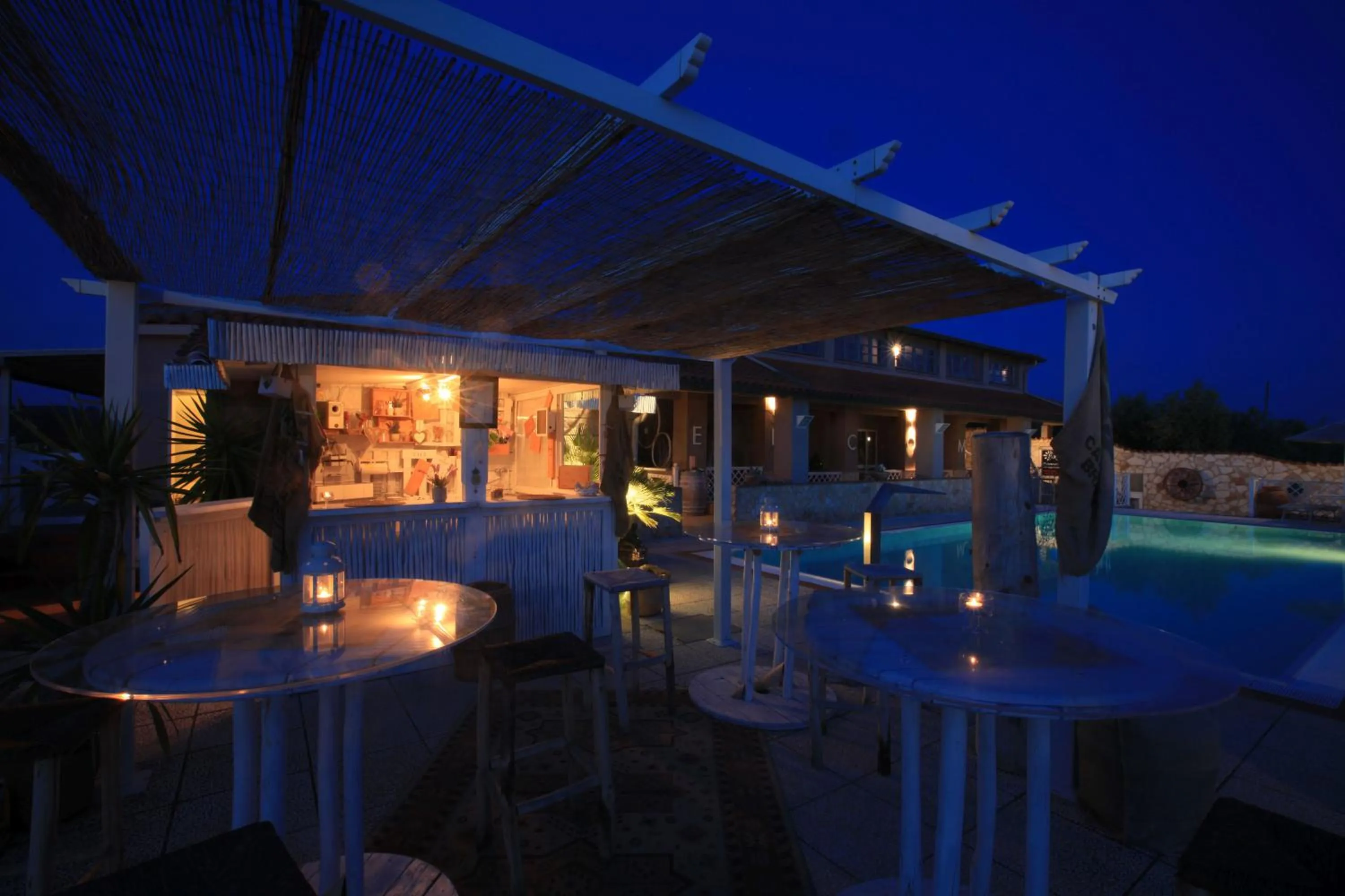 Restaurant/places to eat in MORF suites