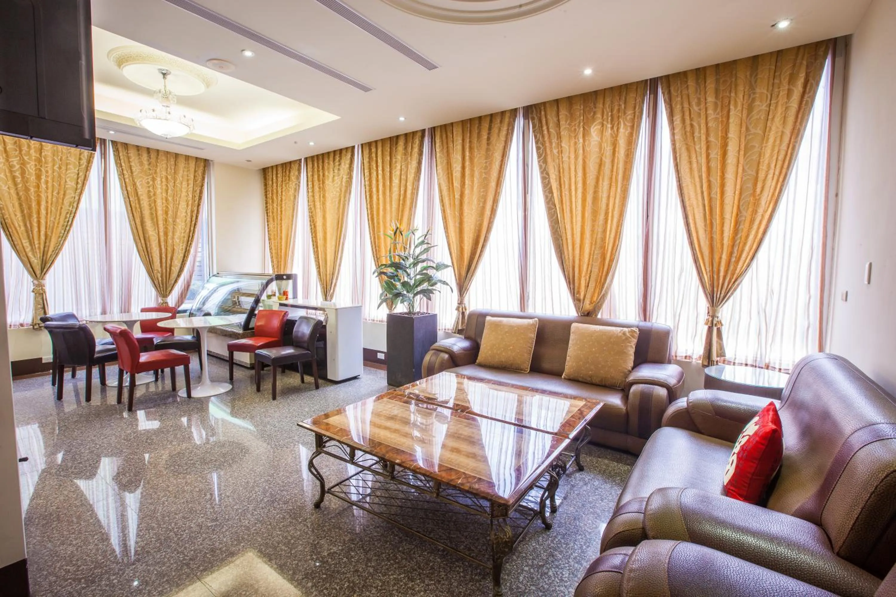 Library in Spring Breeze Hotel