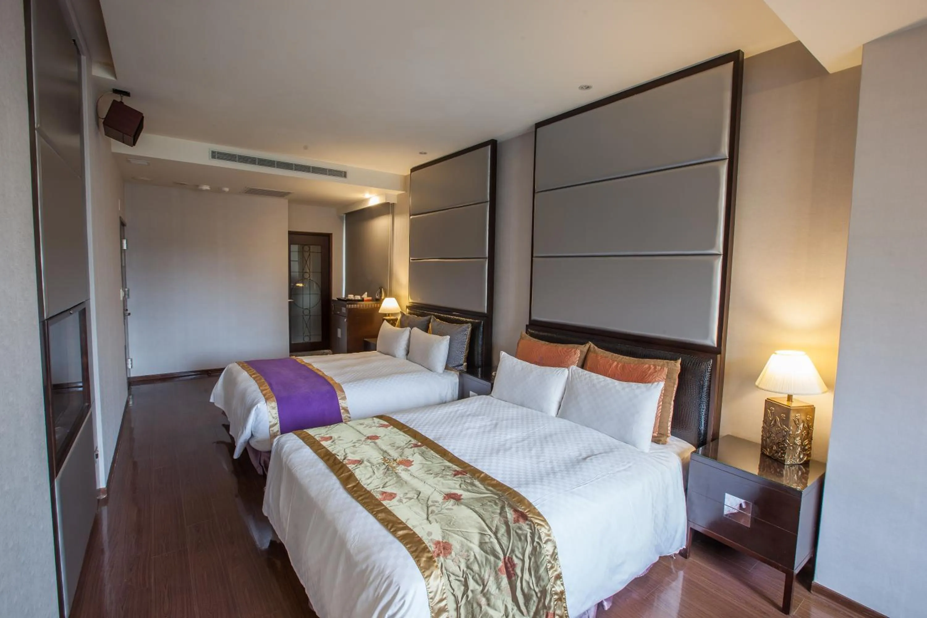 bunk bed, Bed in Spring Breeze Hotel