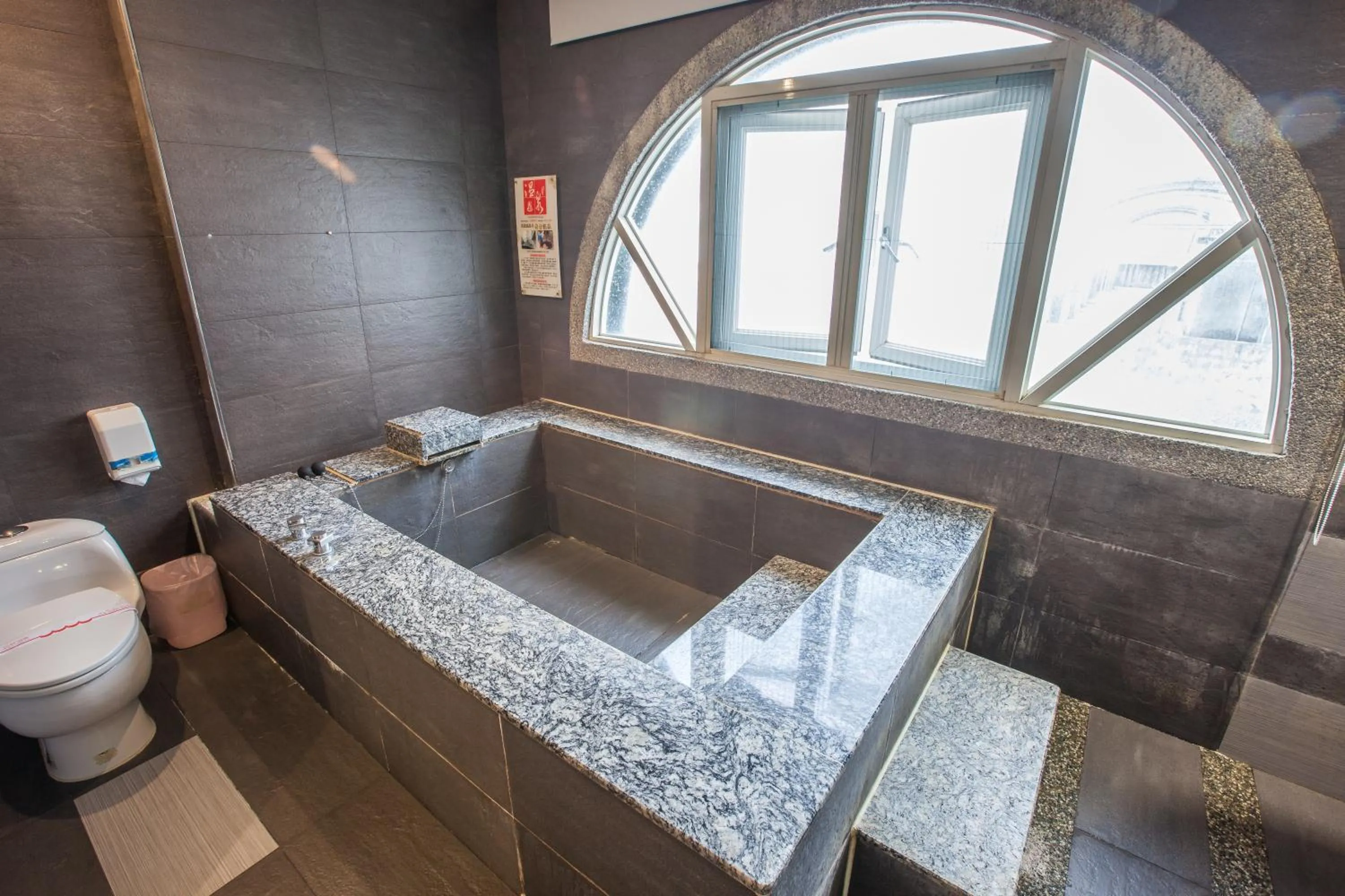 Shower in Spring Breeze Hotel