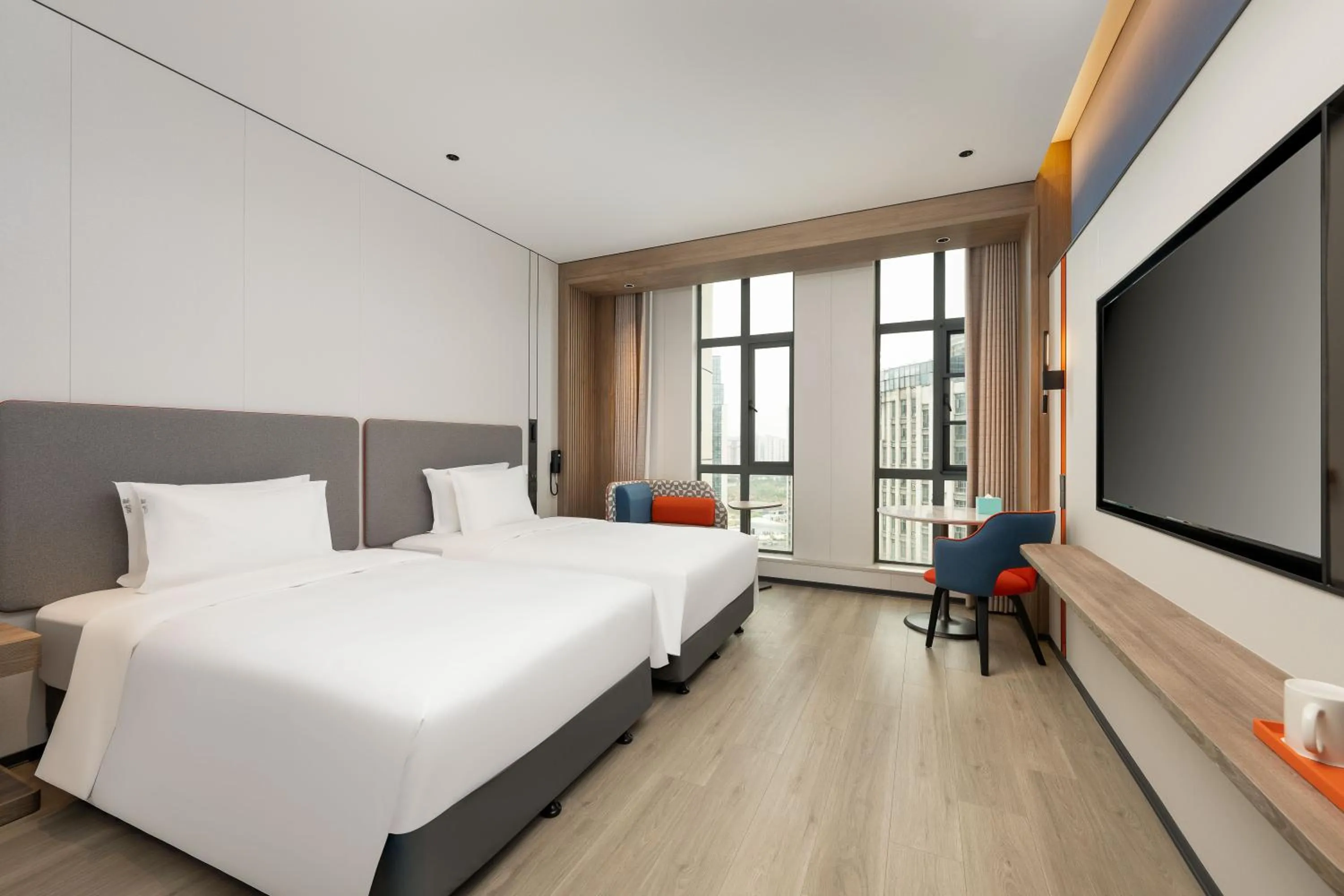 Photo of the whole room, Bed in Holiday Inn Express Shangrao Railway Station by IHG