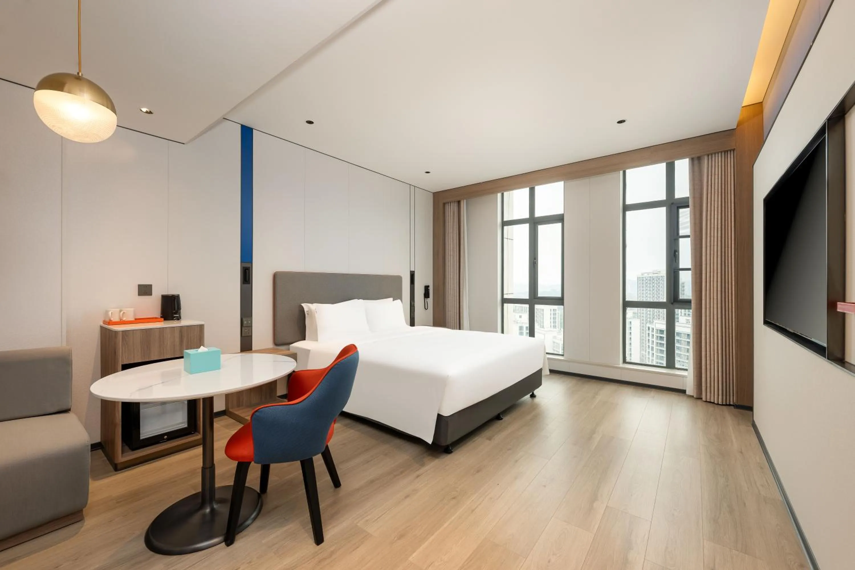Photo of the whole room, Bed in Holiday Inn Express Shangrao Railway Station by IHG