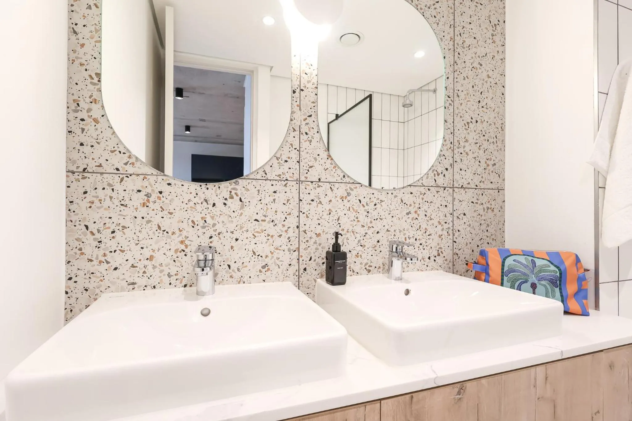 One-Bedroom Apartment in THREE43 ON B - Fluent Serviced Apartments