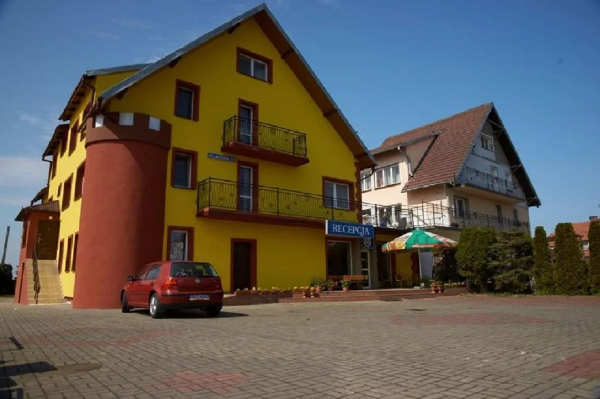 Facade/entrance in Aqua House Admirał