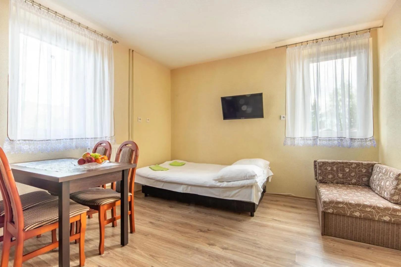 Living room, Bed in Aqua House Admirał