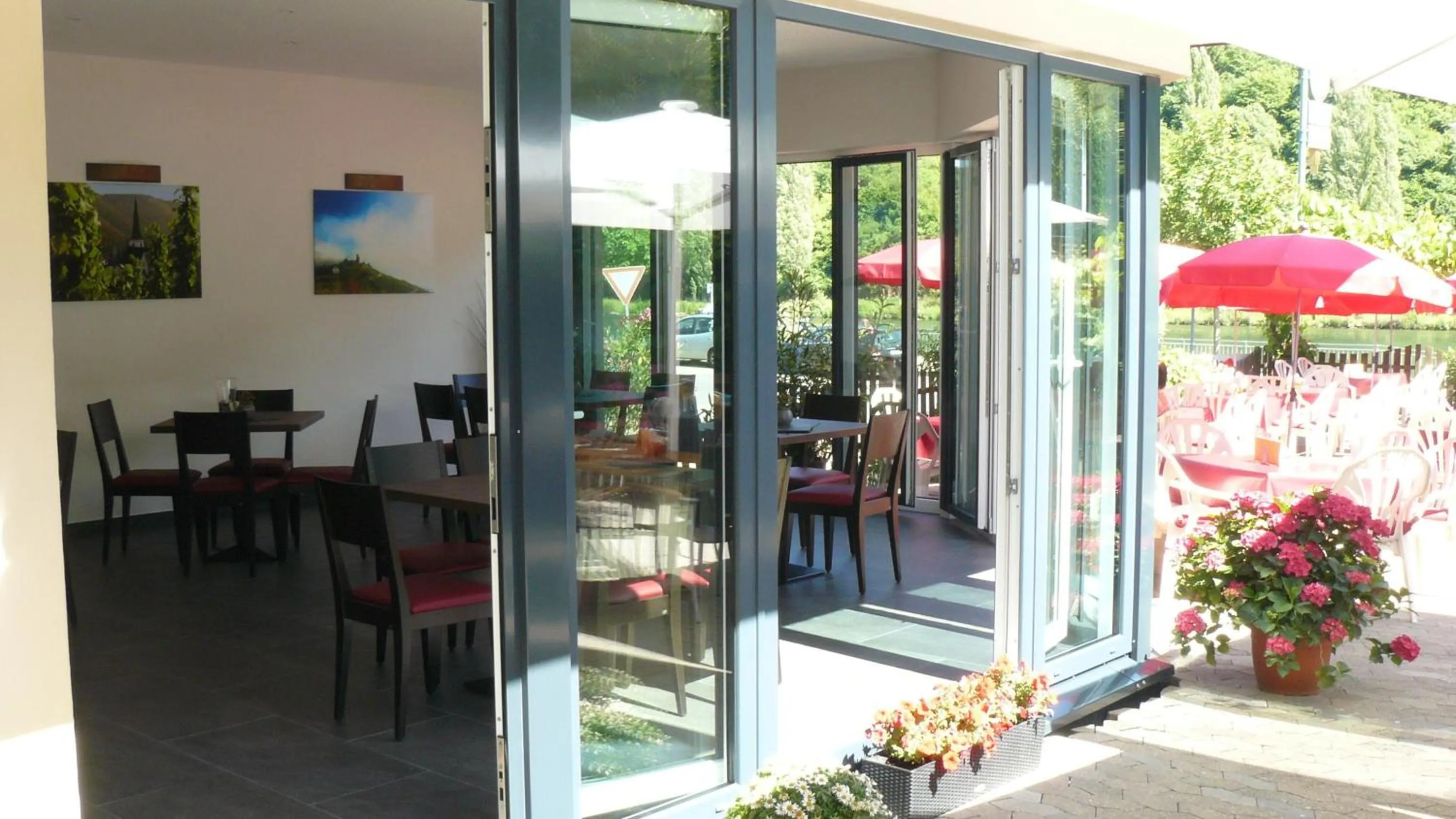 Facade/entrance in Weinhaus Thomas