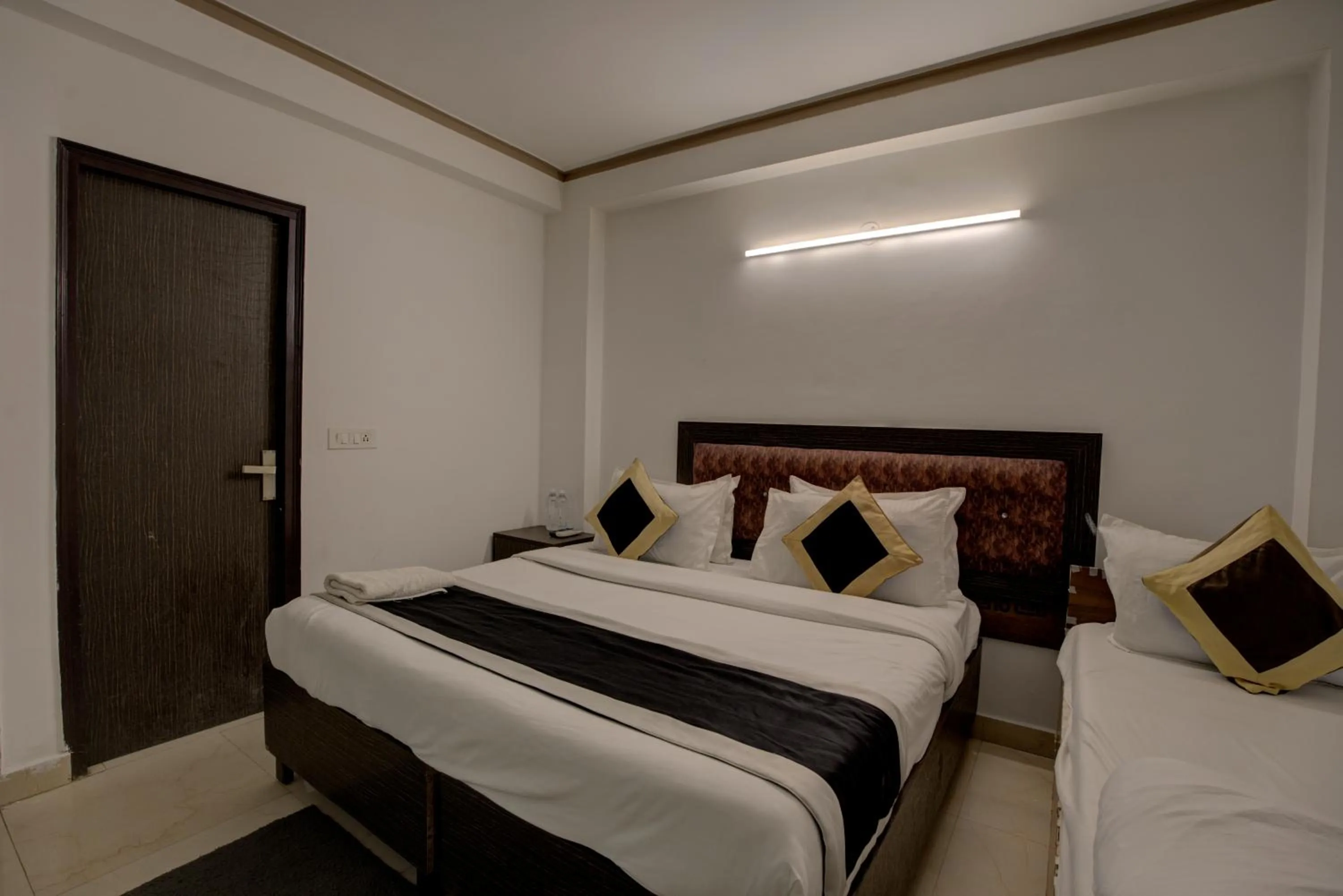 Photo of the whole room, Bed in Hotel Dolphin at Delhi Airport