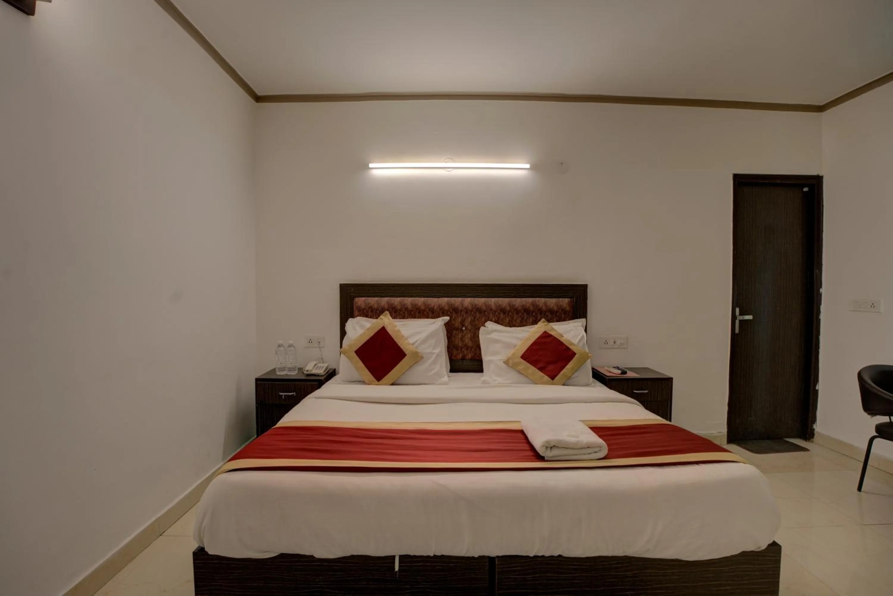 Bed in Hotel Dolphin at Delhi Airport