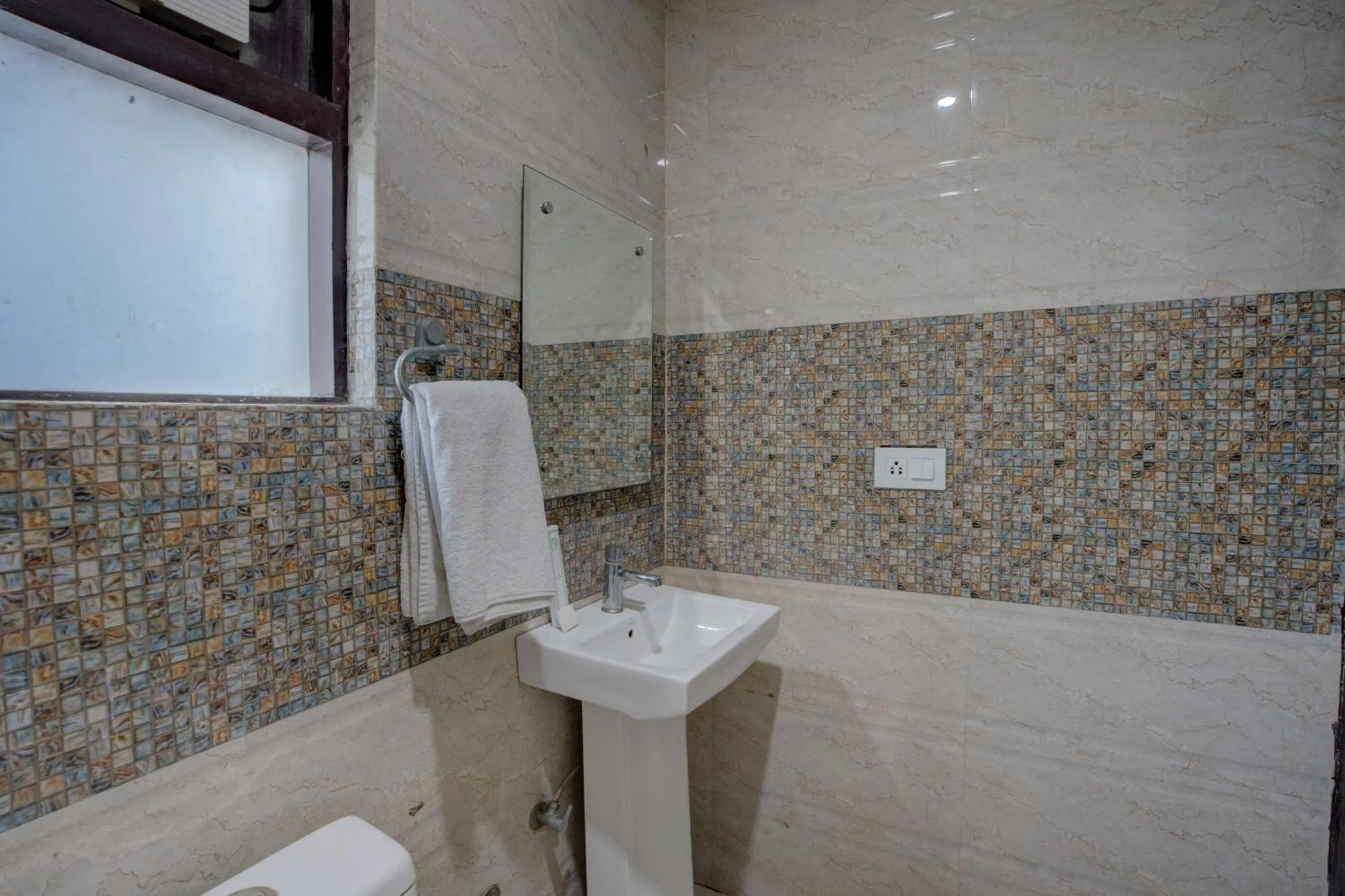 Toilet in Hotel Dolphin at Delhi Airport