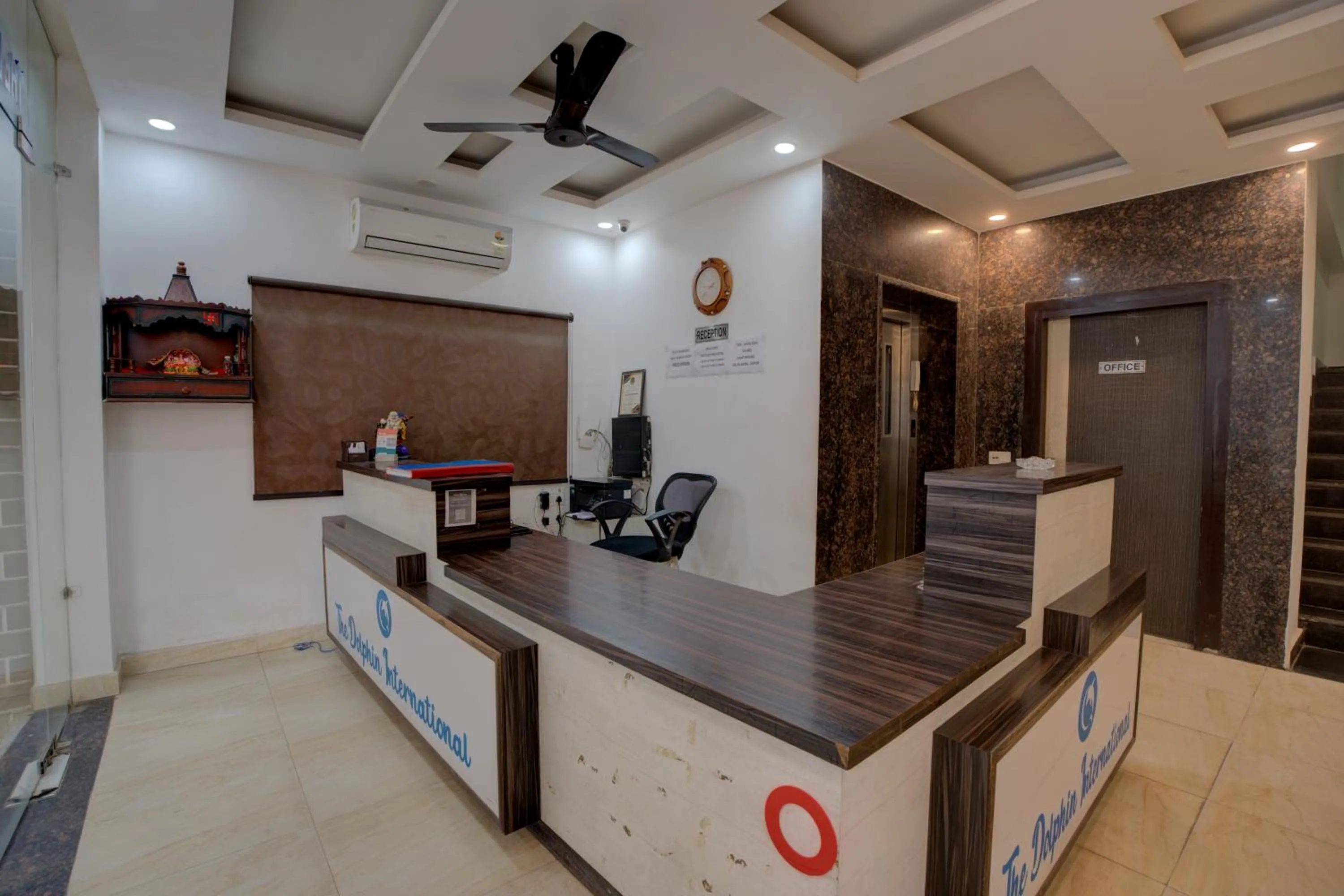 Lobby or reception in Hotel Dolphin at Delhi Airport