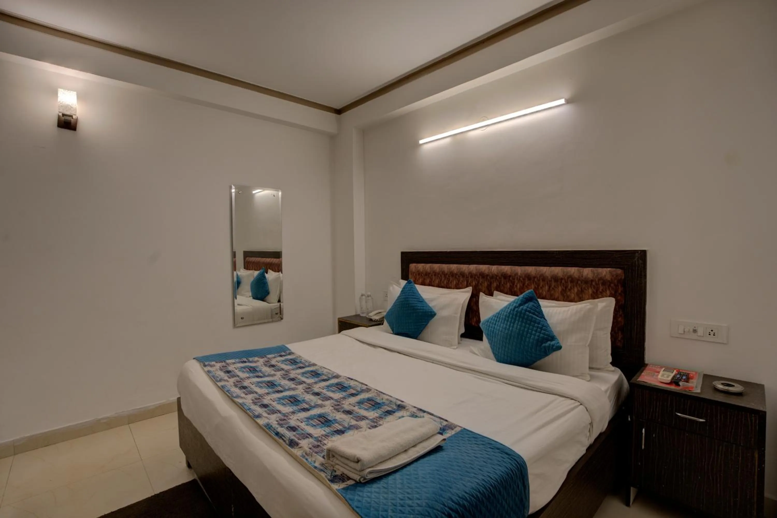 Photo of the whole room, Bed in Hotel Dolphin at Delhi Airport