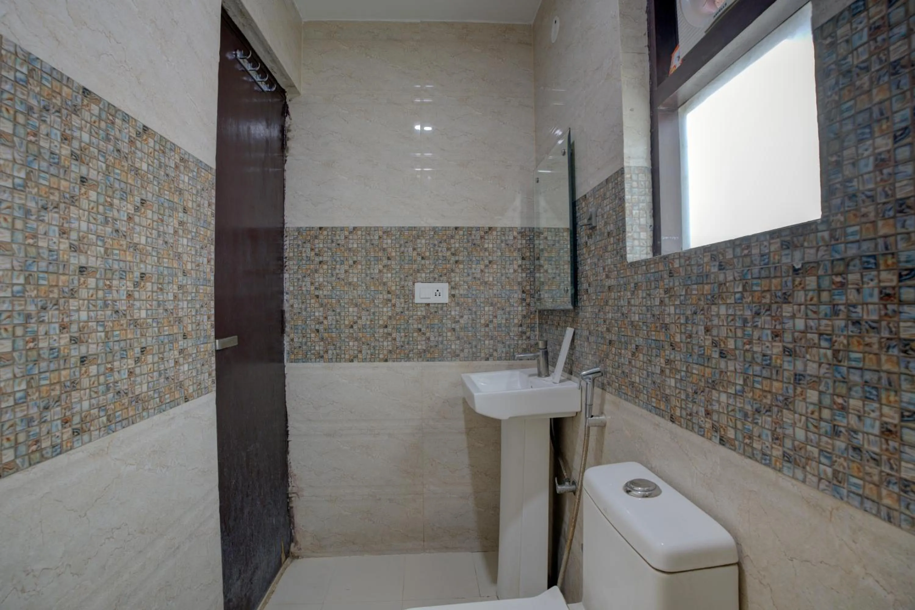 Toilet in Hotel Dolphin at Delhi Airport