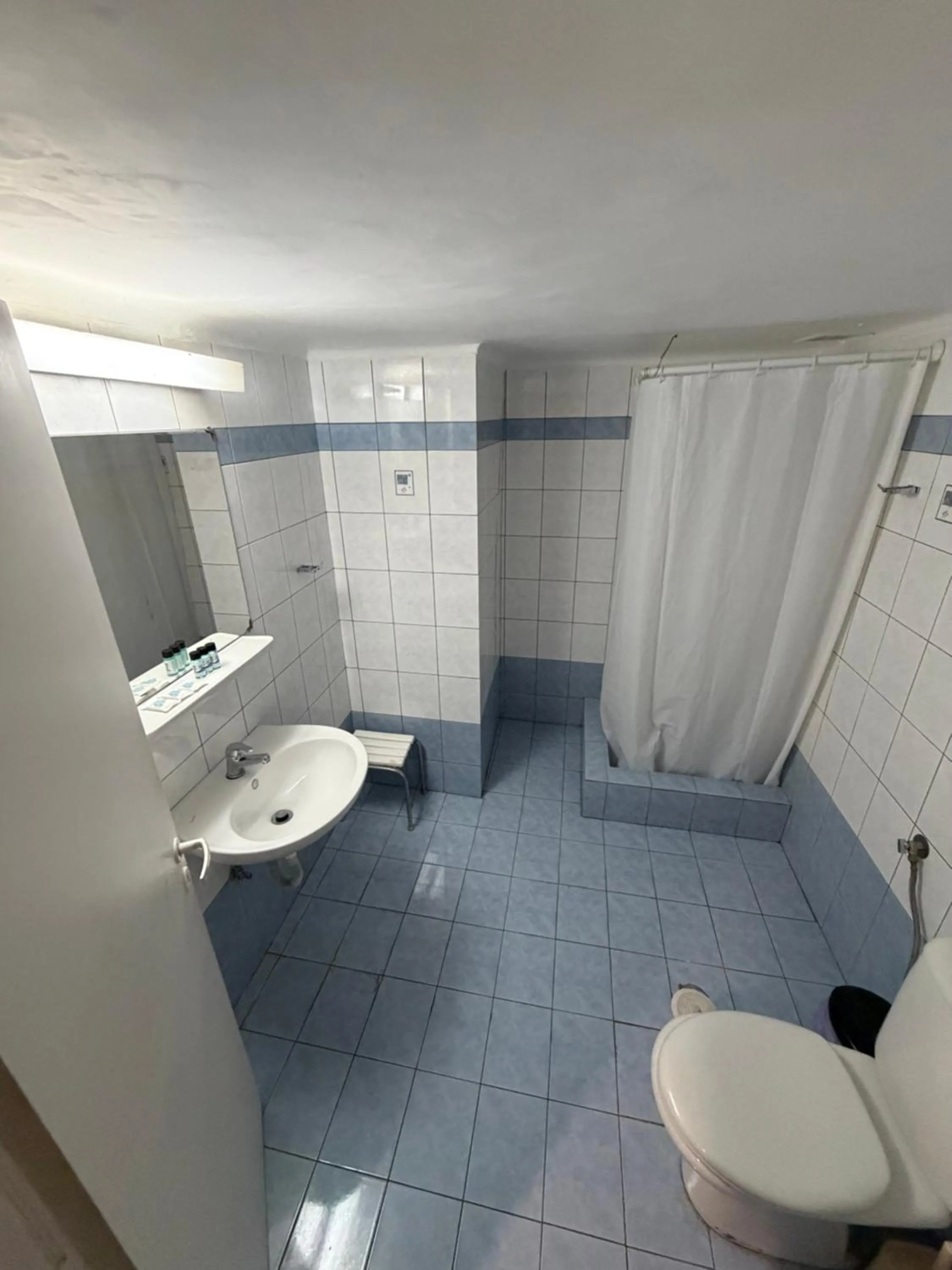 Shower in Cavo D' Oro