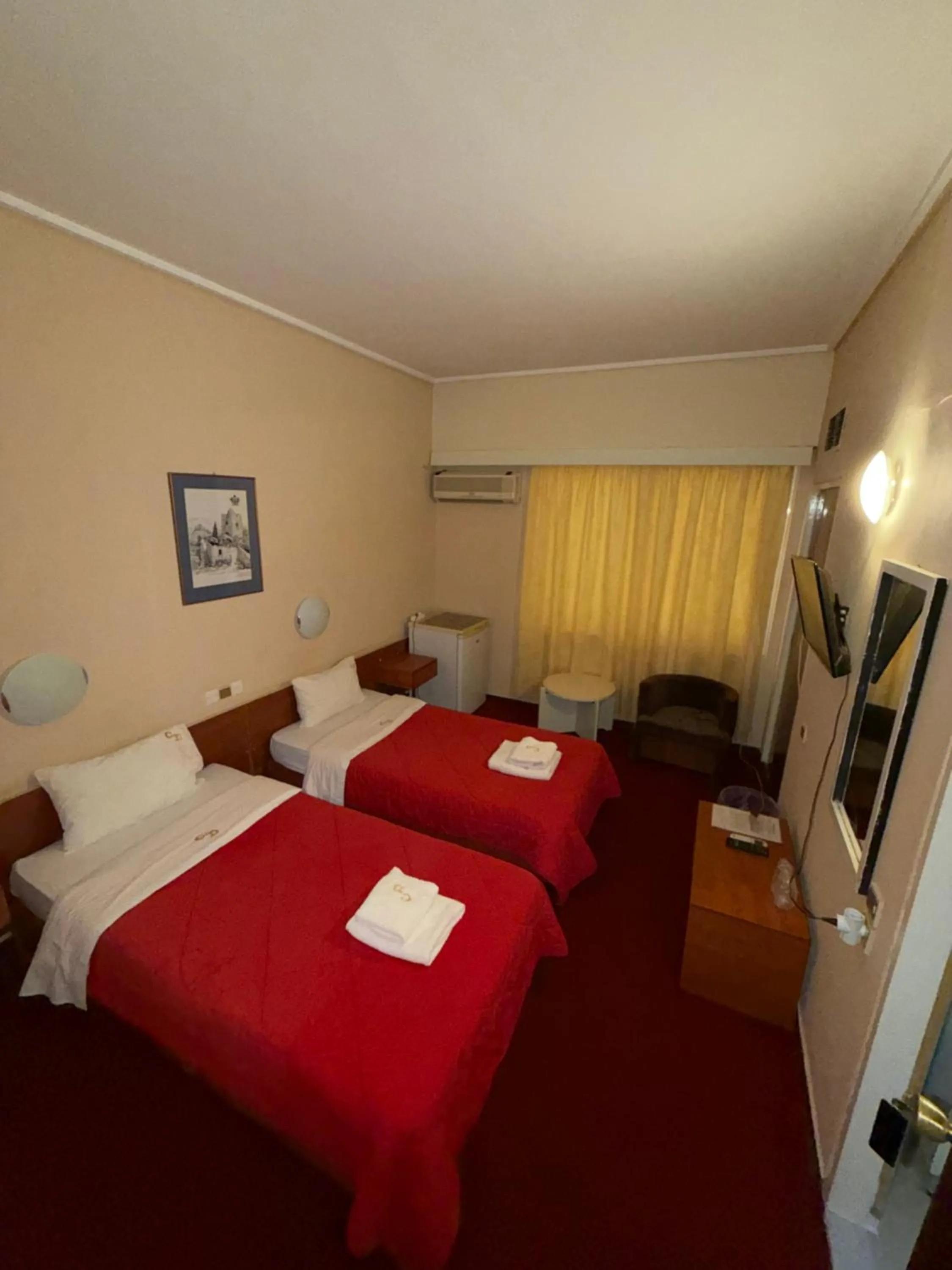 Photo of the whole room, Bed in Cavo D' Oro