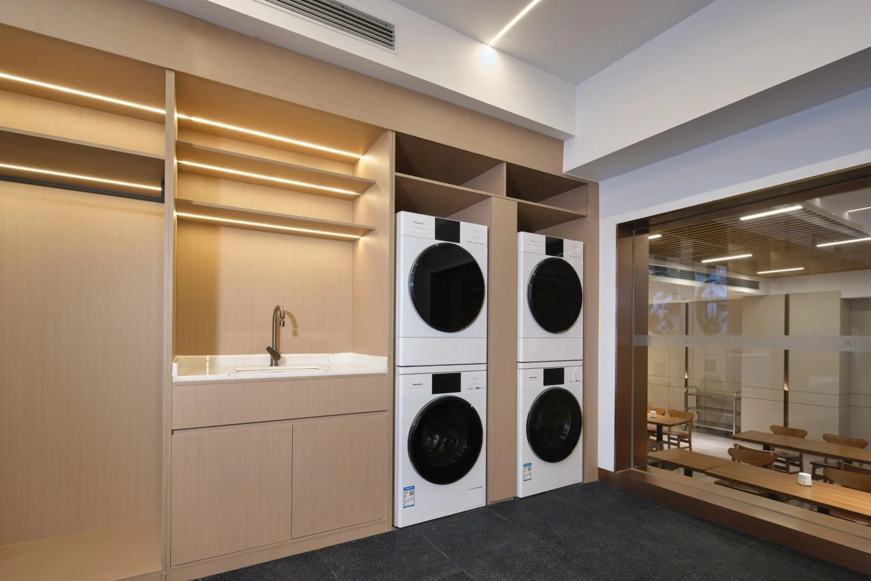 washing machine in Jinglai Zhenxuan Shanghai Tongji Hospital Xincun Road Subway Station Hotel