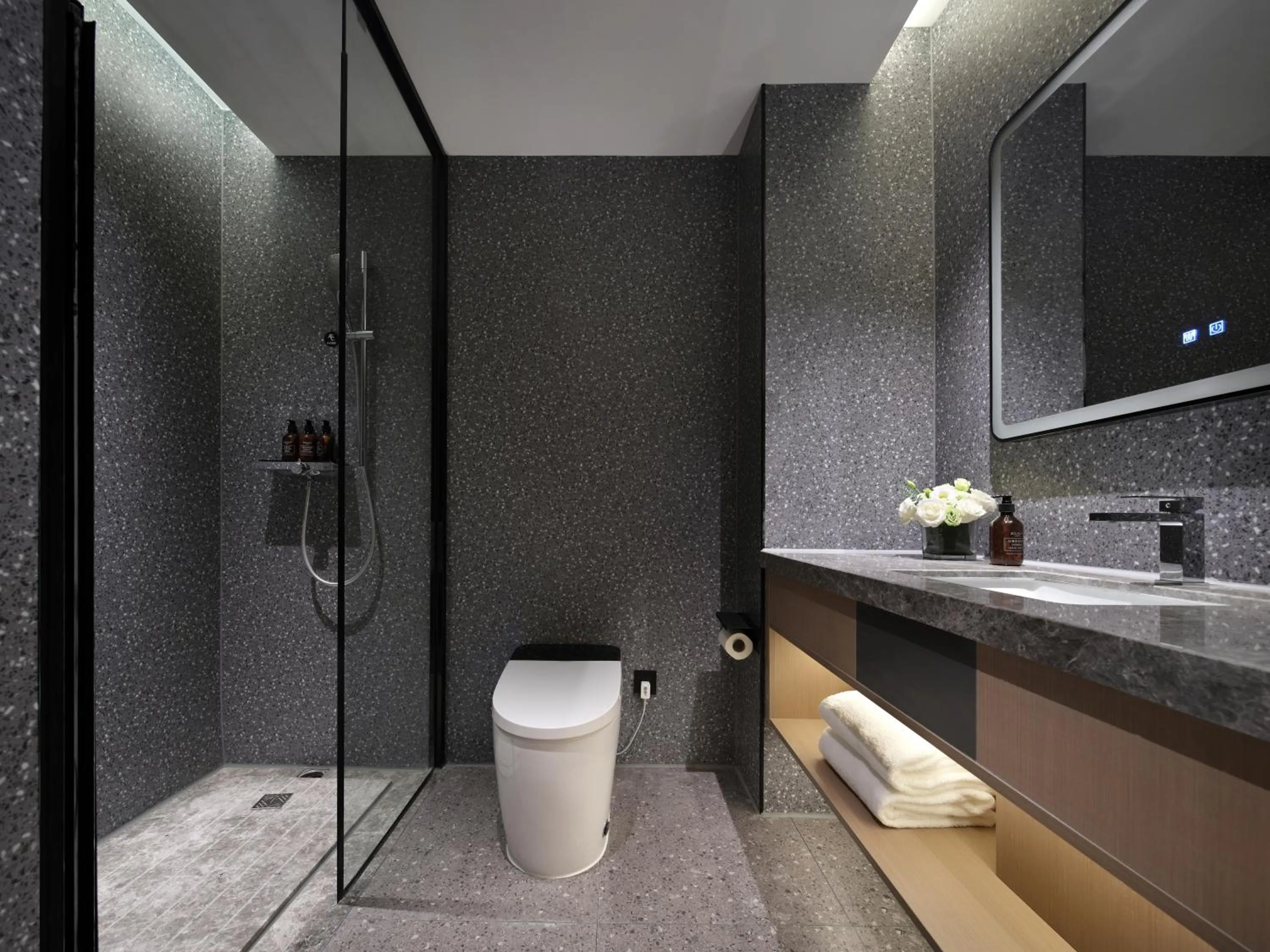 Toilet in Jinglai Zhenxuan Shanghai Tongji Hospital Xincun Road Subway Station Hotel