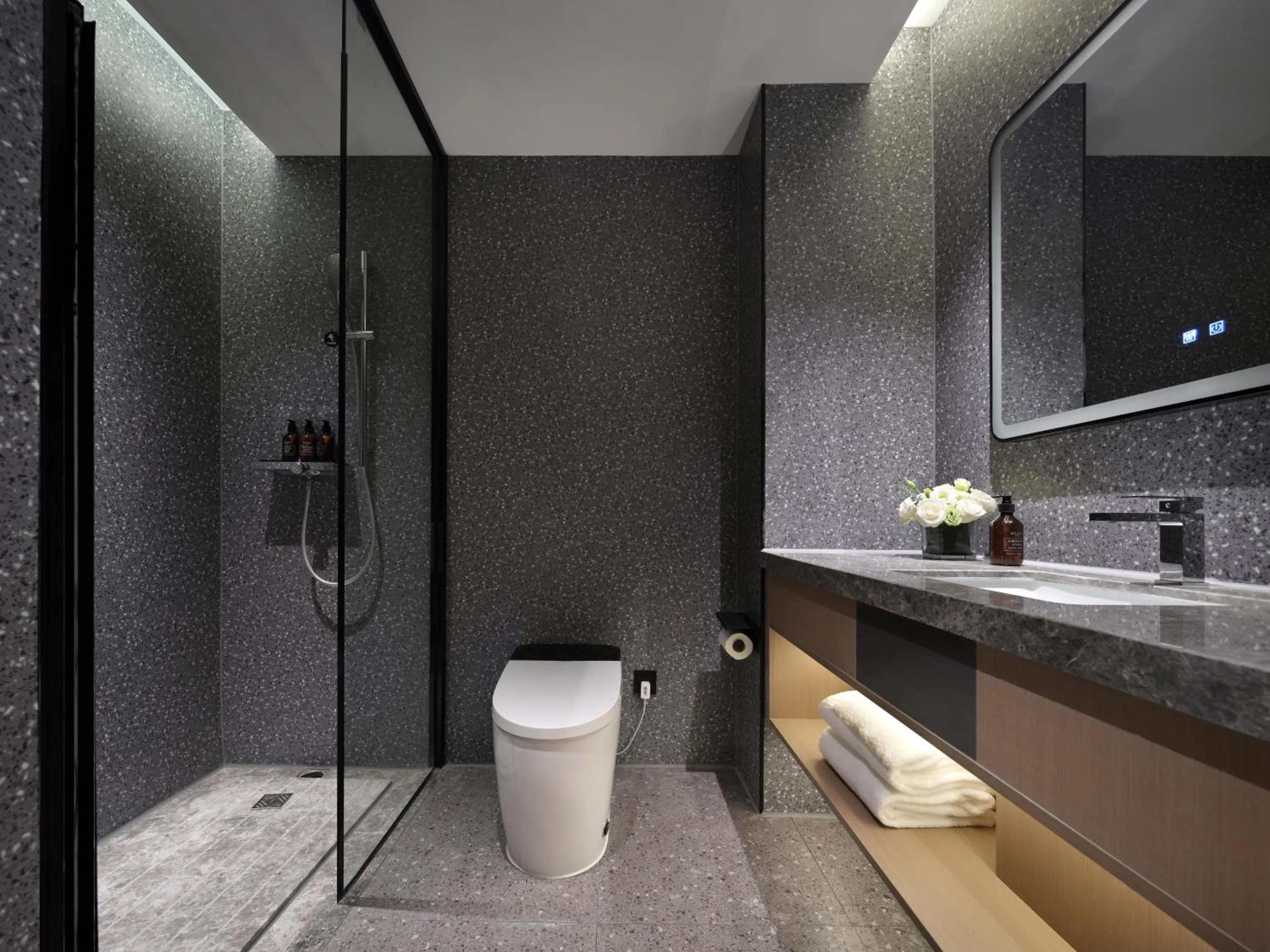 Toilet in Jinglai Zhenxuan Shanghai Tongji Hospital Xincun Road Subway Station Hotel