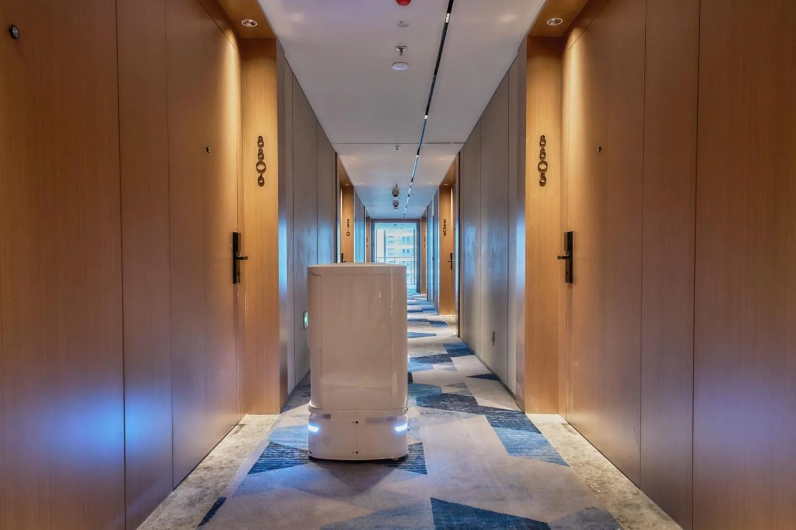 Property building in Jinglai Zhenxuan Shanghai Tongji Hospital Xincun Road Subway Station Hotel