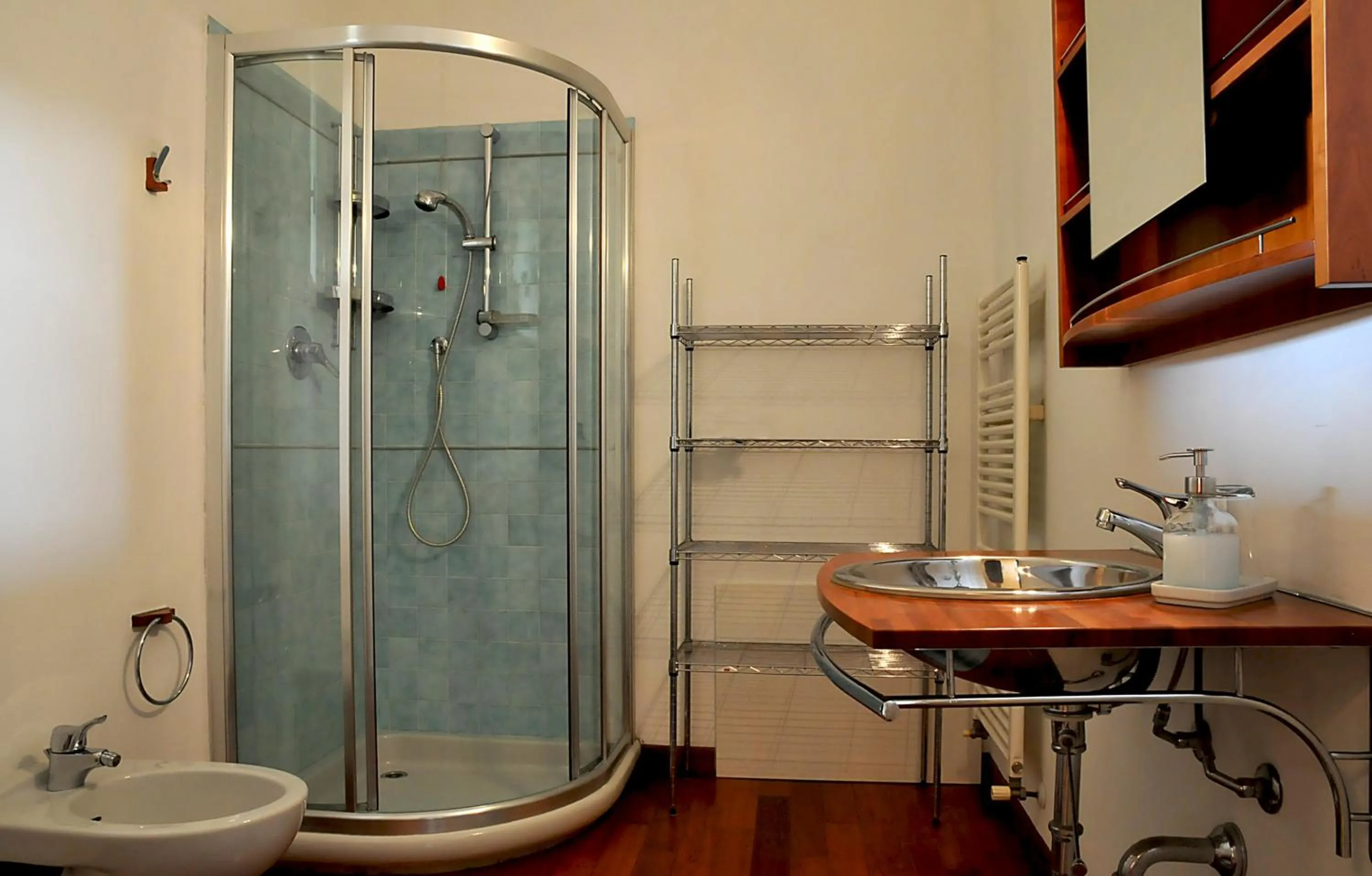 Shower in Asso Bed & Breakfast