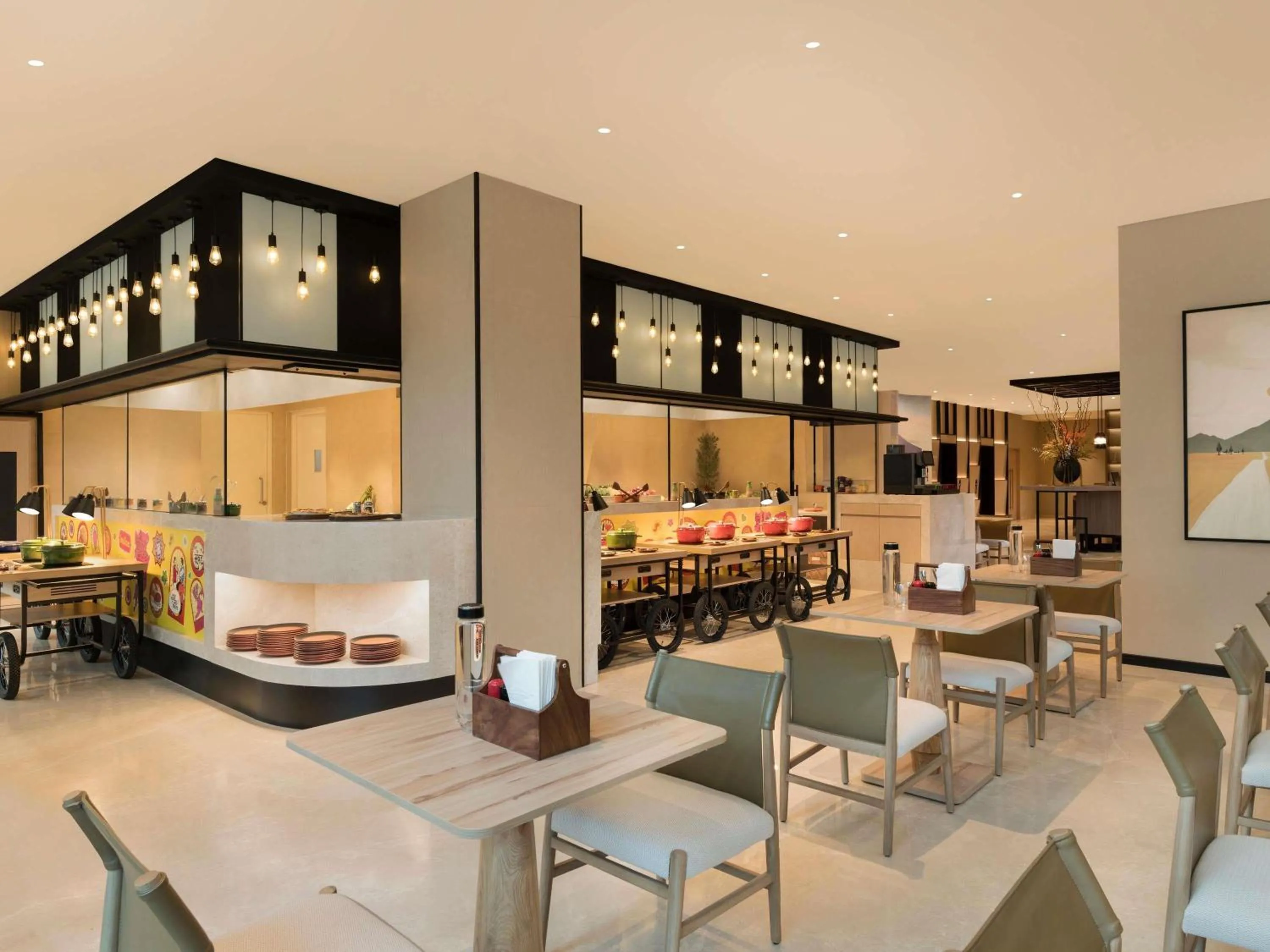 Restaurant/places to eat in ibis Mumbai BKC