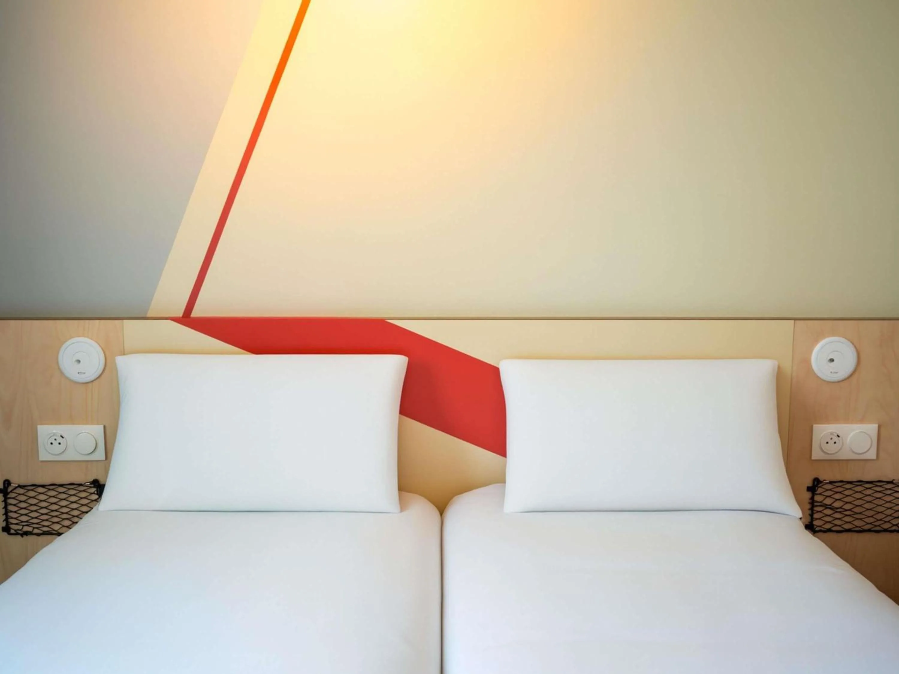 Bedroom, Bed in ibis budget Auxerre Nord