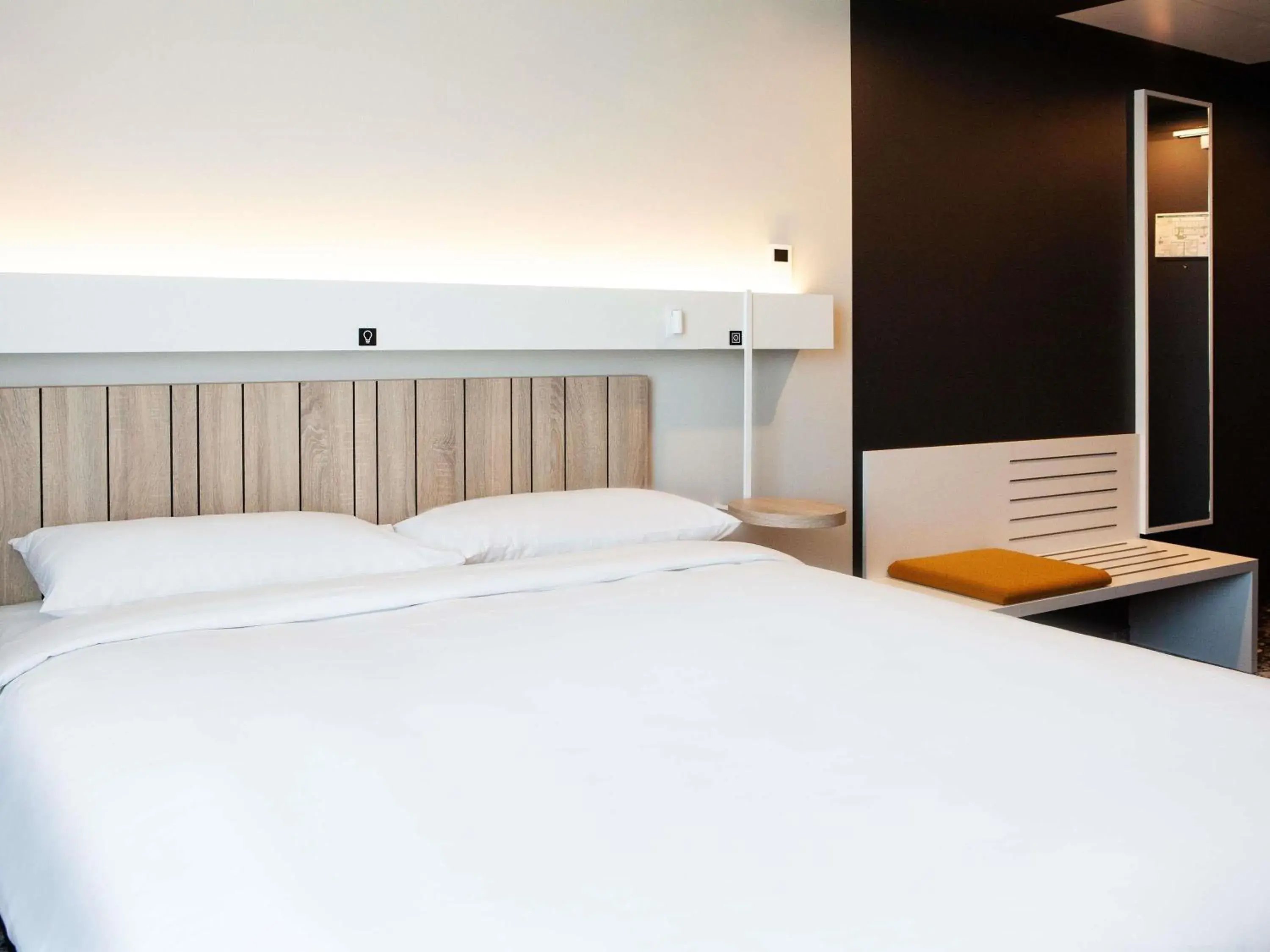 Standard Room Queen - single occupancy in ibis Hotel Berlin Airport Standard Room Queen - single occupancy in ibis Hotel Berlin Airport