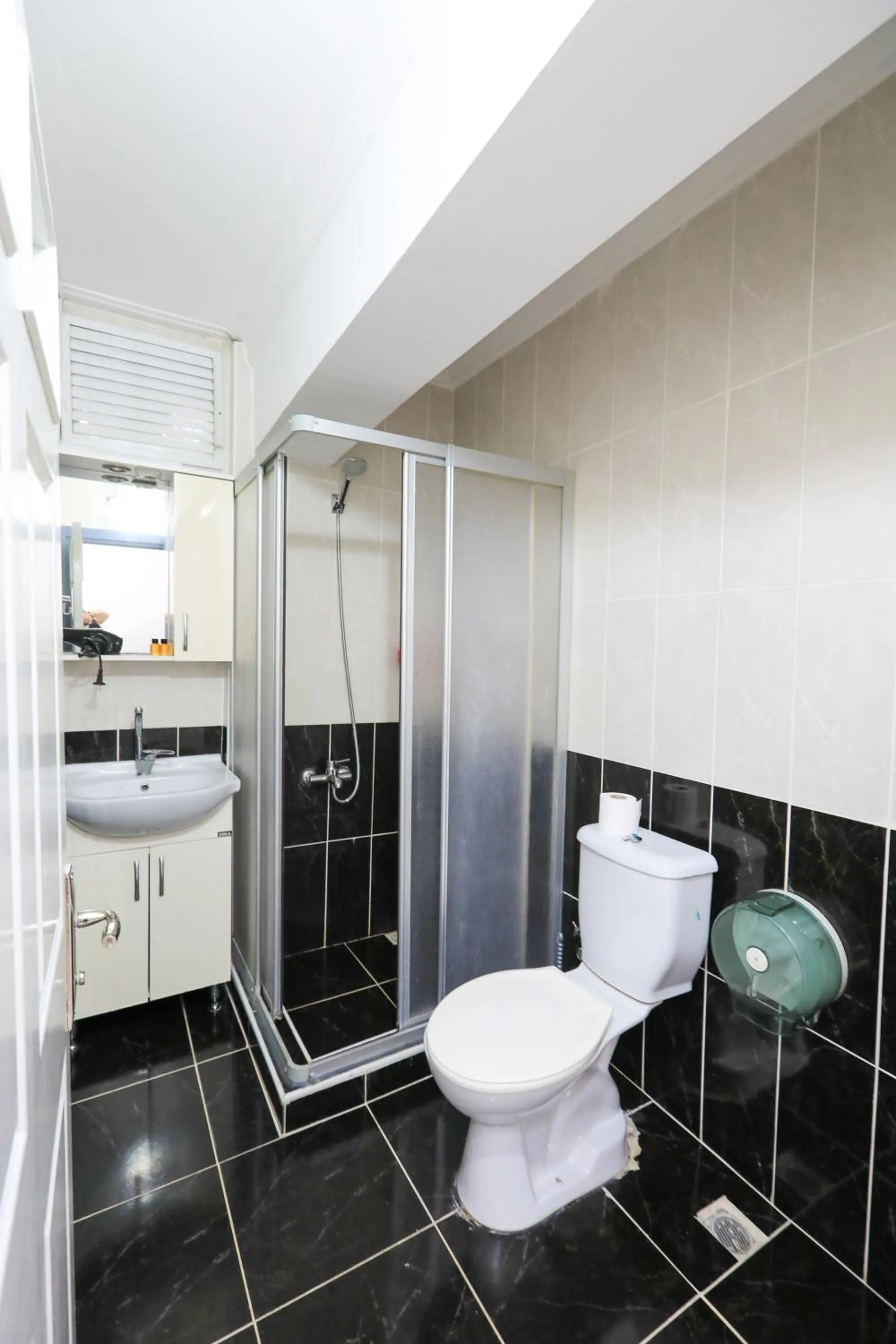 Shower in Istanbul Hotel&Guesthouse