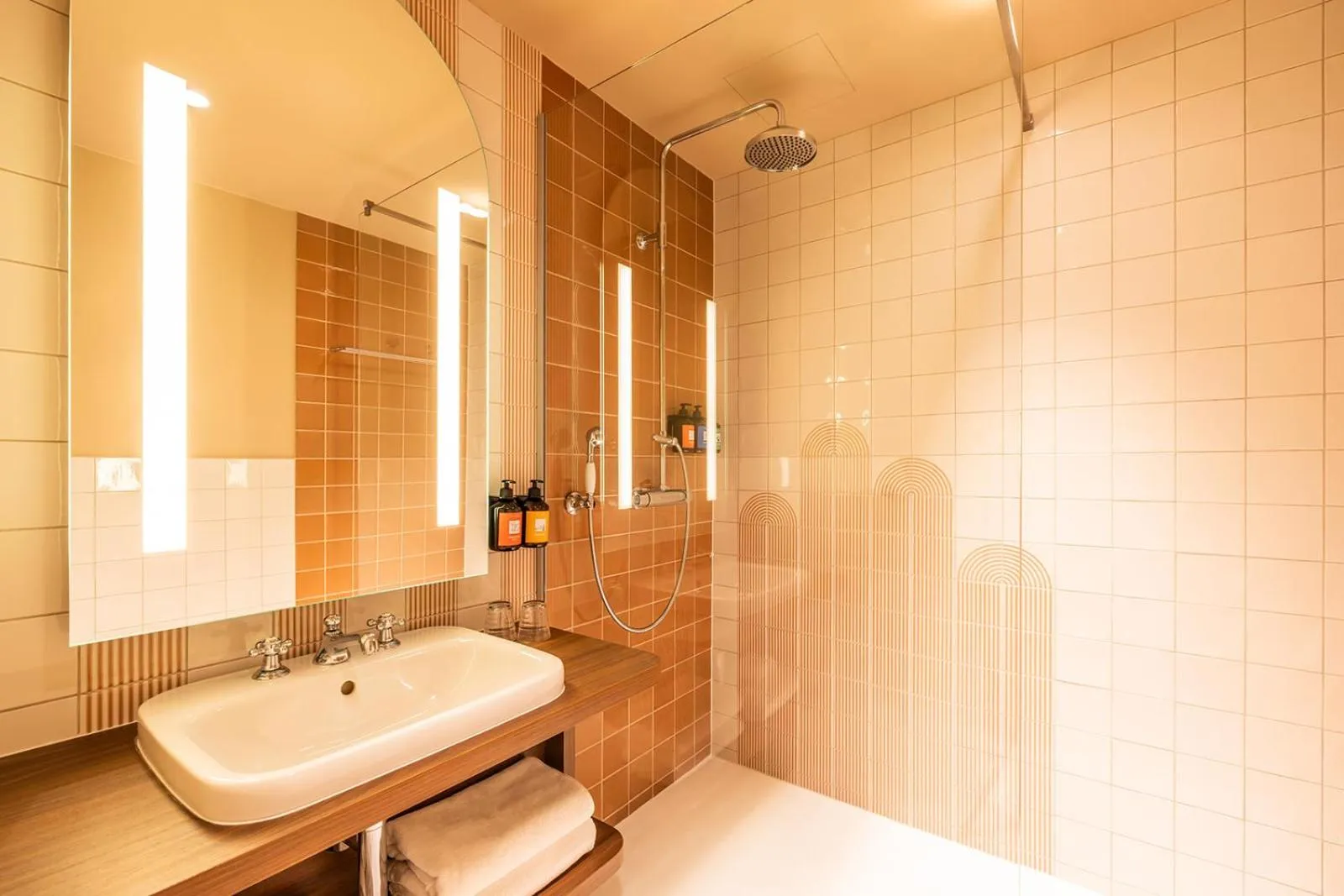 Shower in The Ostendian