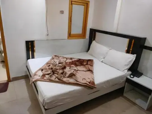 Deluxe Single Room in Hotel Geetanjali Inn Deluxe Single Room in Hotel Geetanjali Inn
