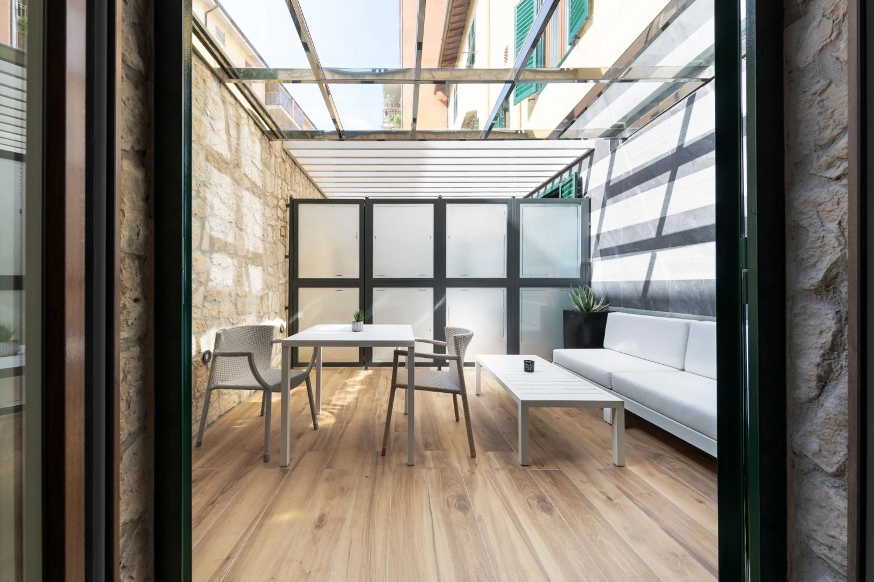 Balcony/Terrace, Bed in LHP River Club